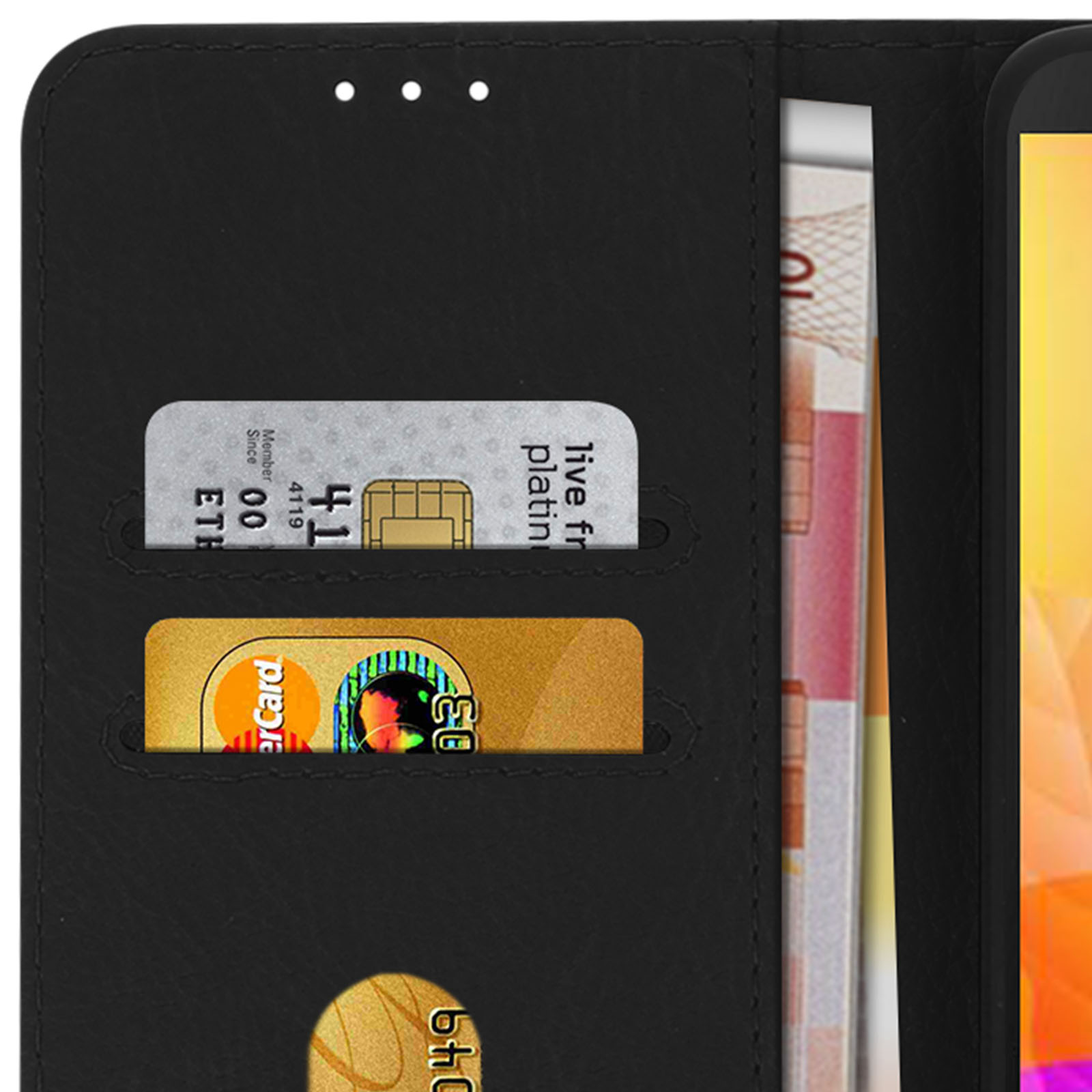 Zwarte portemonnee case open, met creditcards en geld. Leren textuur.
