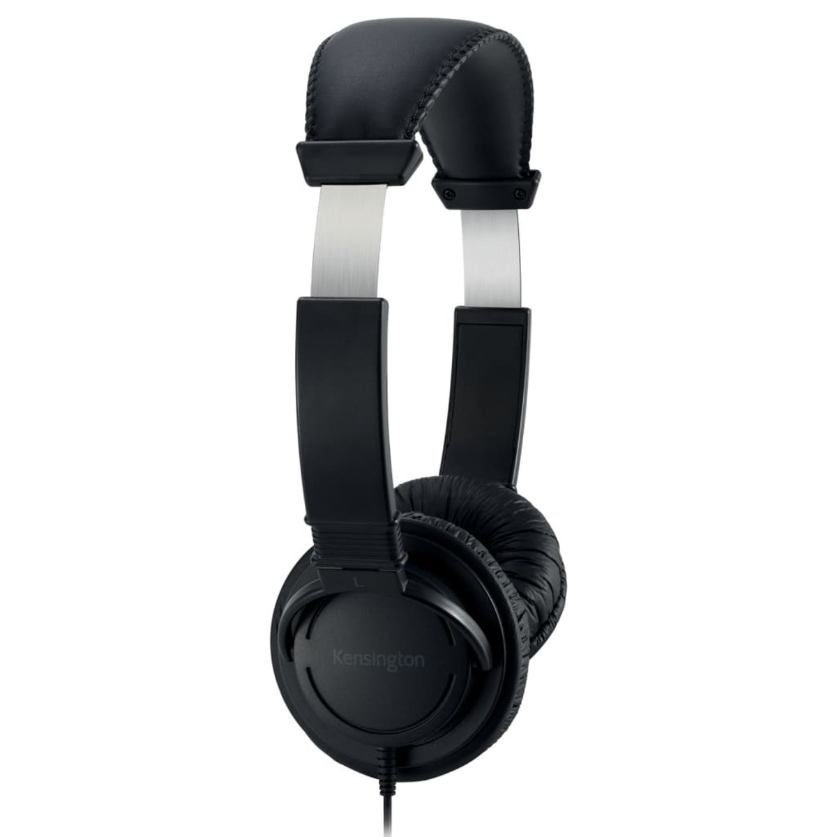 Auriculares negros con la marca Kensington. Los auriculares cuelgan sobre un fondo blanco.