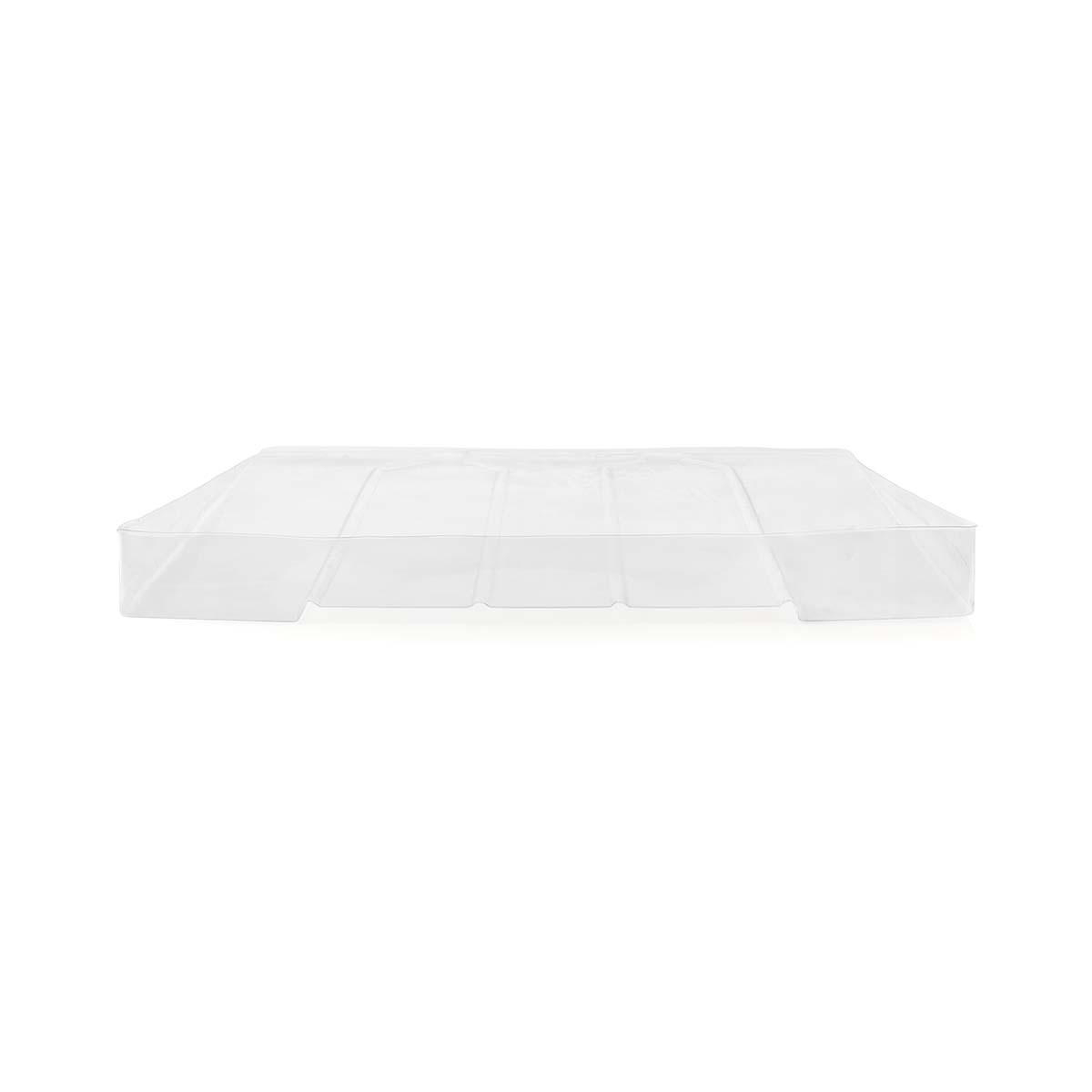 Una cubierta de plástico transparente con forma rectangular. Fondo blanco.