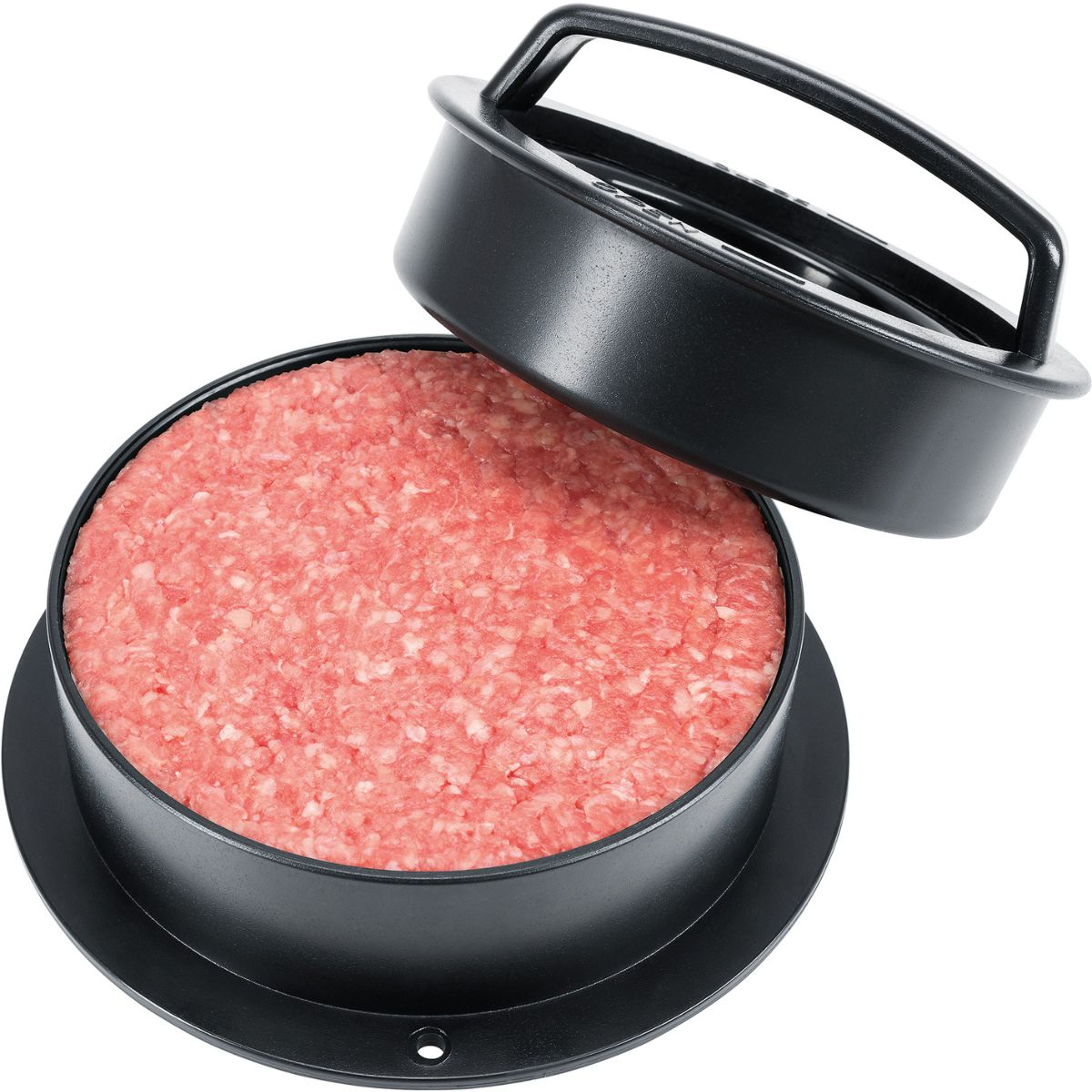 Schwarze Burgerpresse mit rohem Hackfleisch. Das Fleisch ist rund und rosa in der Presse.