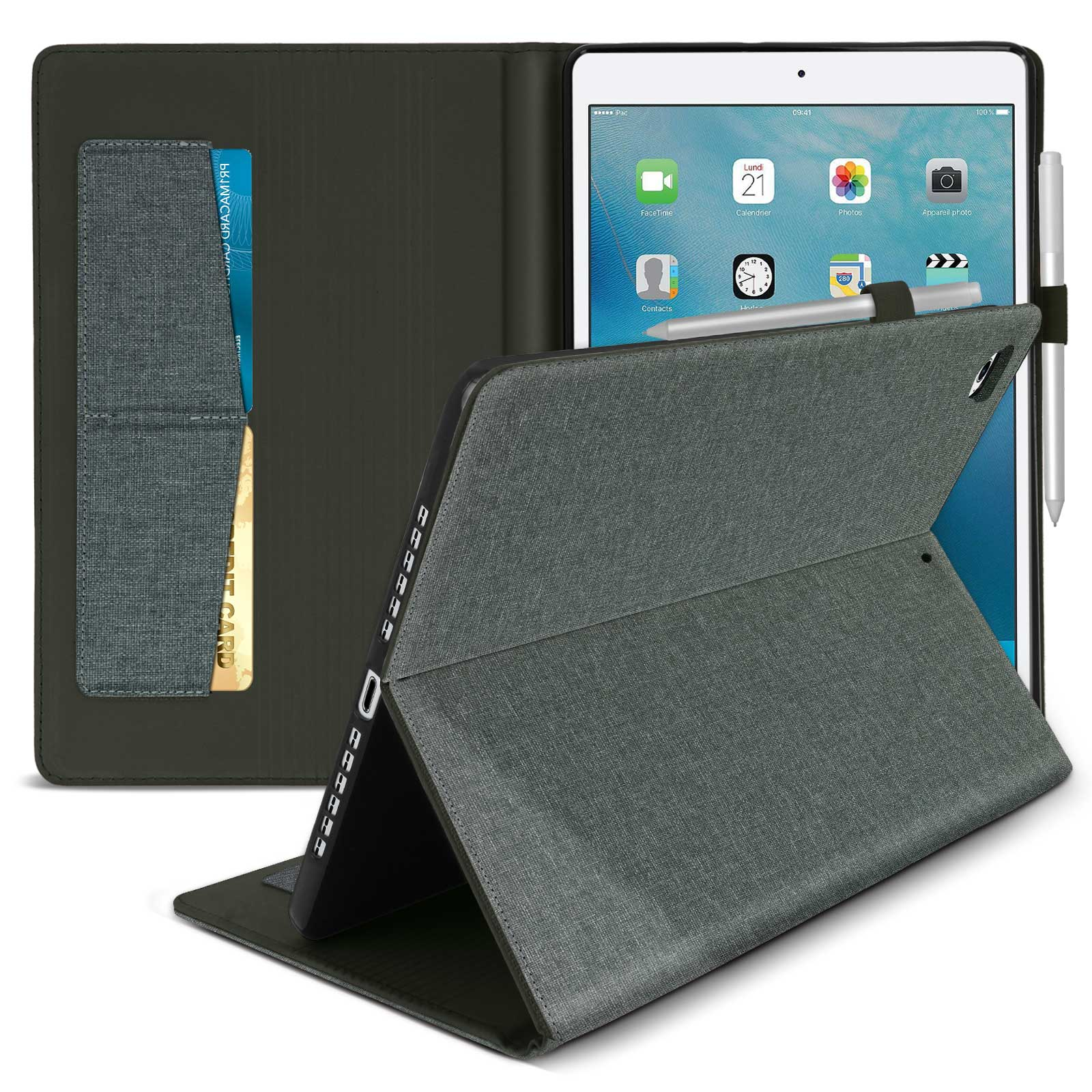 Tablet con custodia aperta, una penna e una carta di credito.