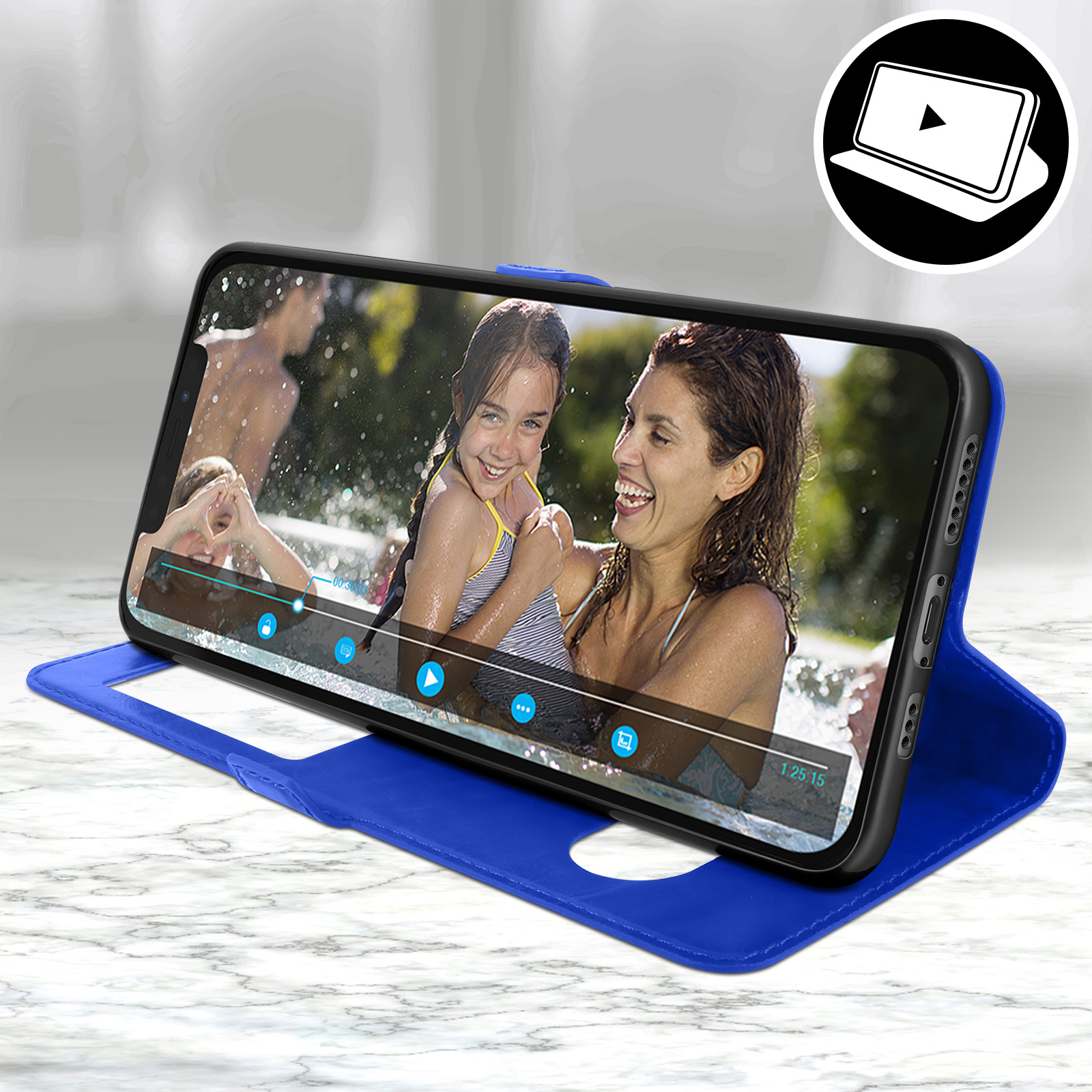 Een telefoonhoesje met een telefoon waarop een video wordt getoond. Een vrouw en een meisje zijn in de video.