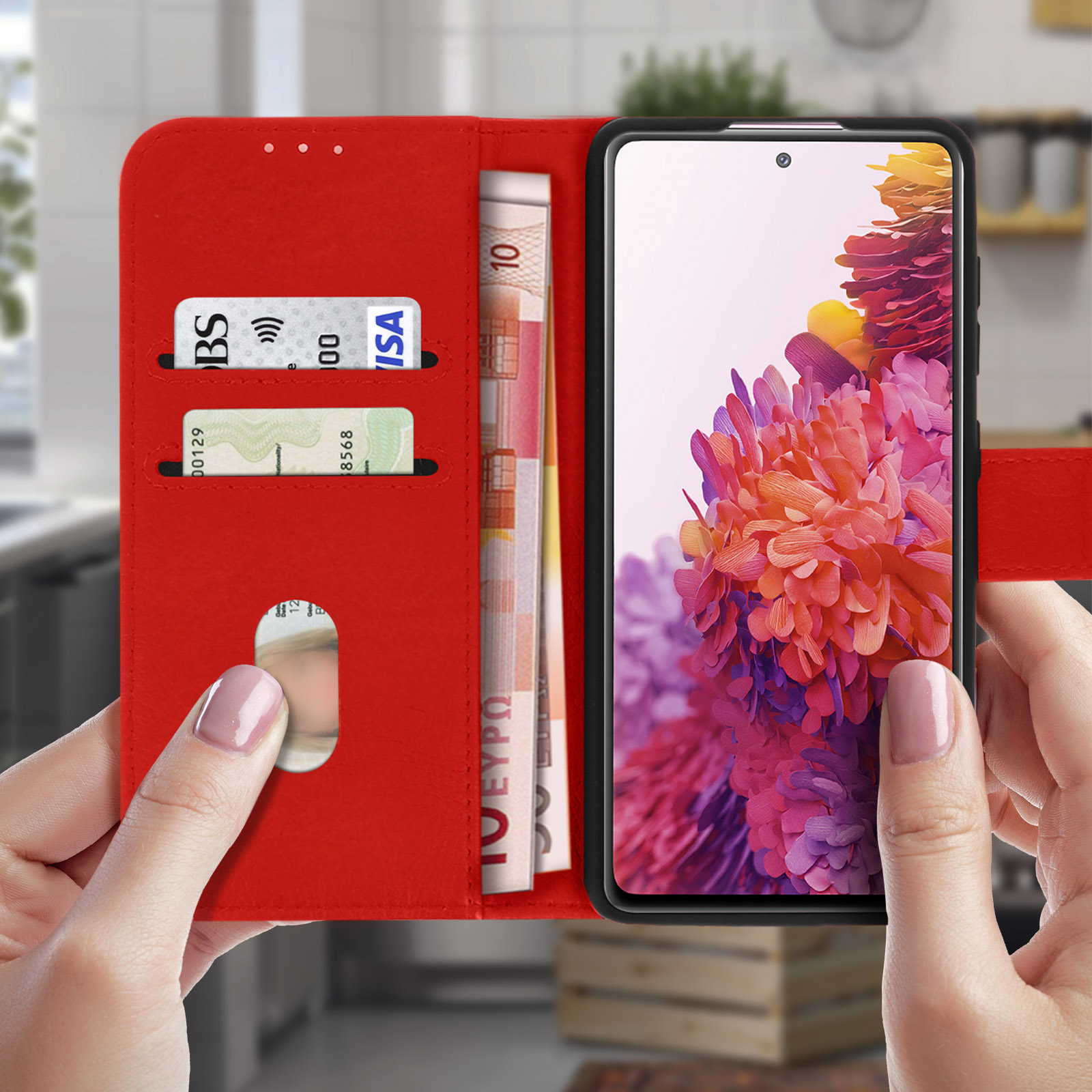 Rode telefoonhoes open met geld en kaarten. Het scherm toont een kleurrijke bloemenafbeelding.
