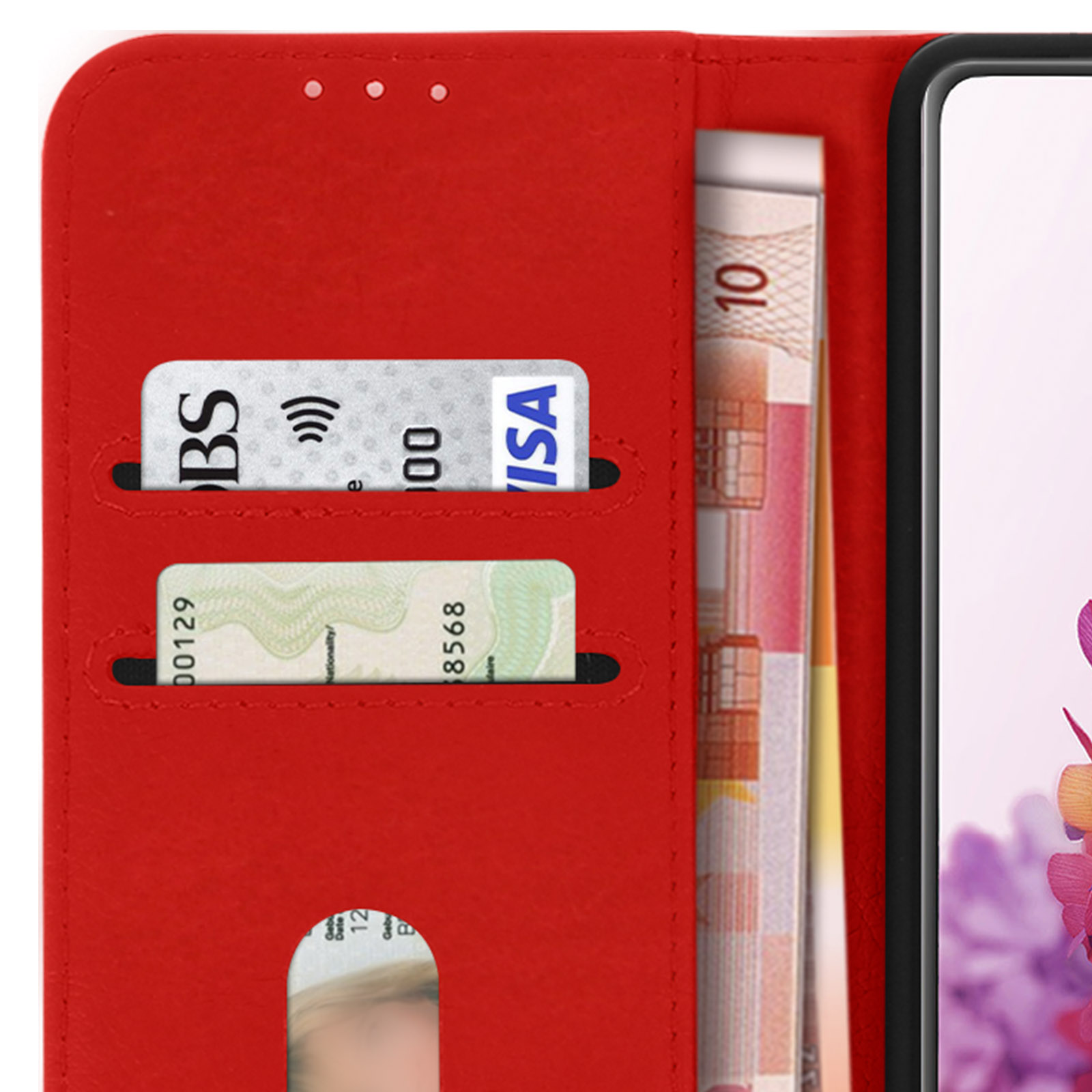 Rode telefoonhoes met kaarten en geld erin.