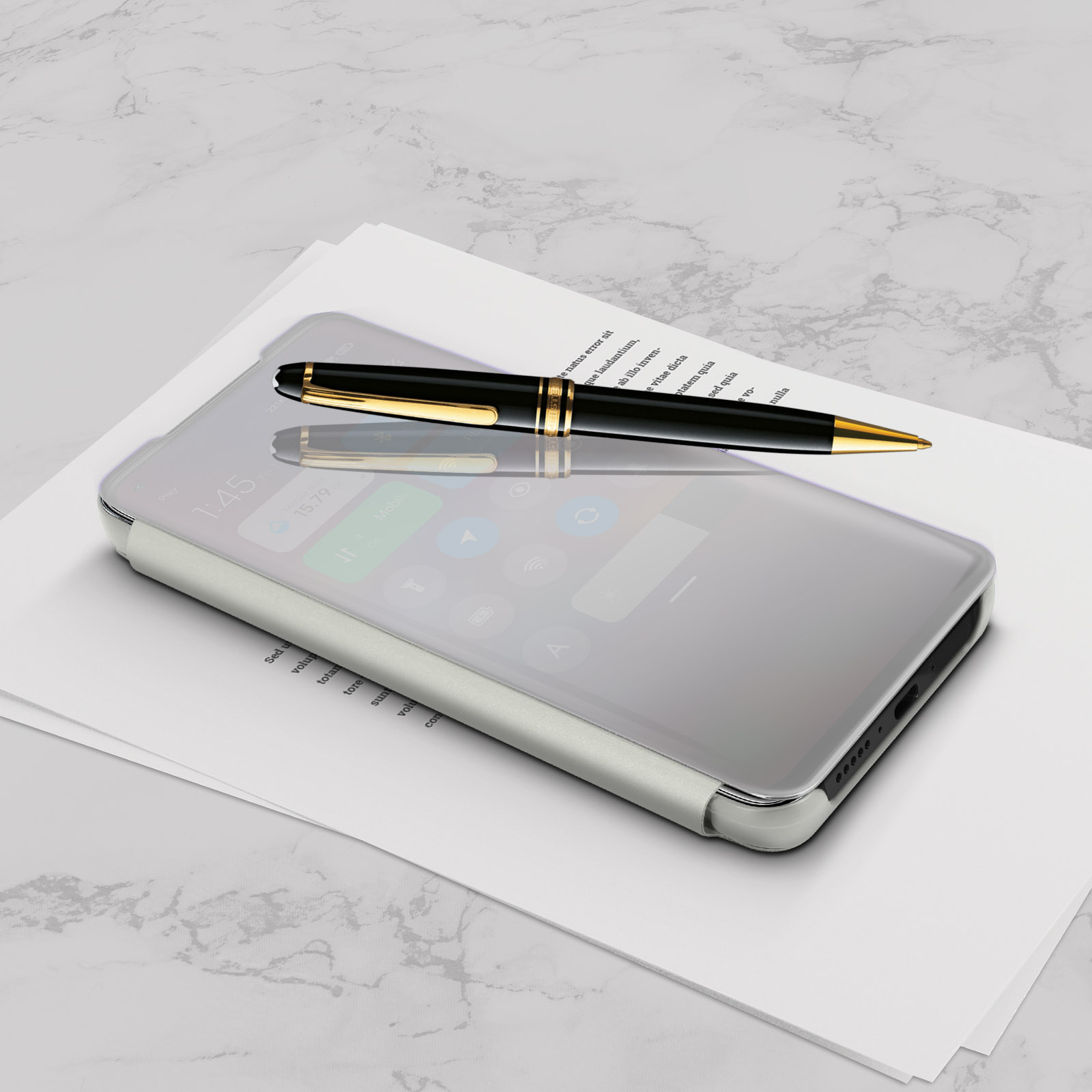Un telefono con una penna sopra un foglio di carta su una superficie di marmo.