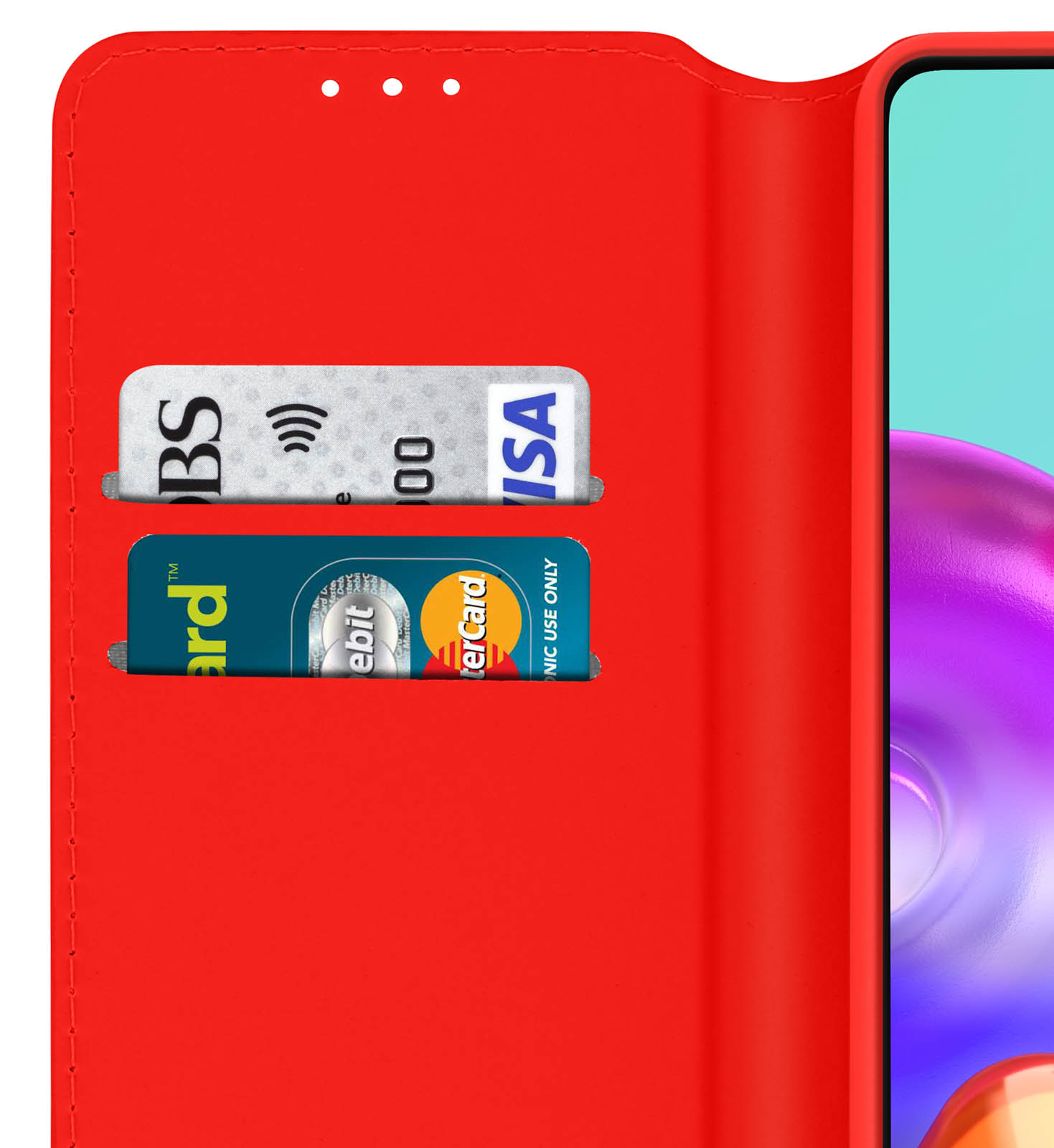 Eine rote Handyhülle mit Karten darin. Die Hülle ist geöffnet und zeigt eine Visa- und Mastercard. Weißer Hintergrund.