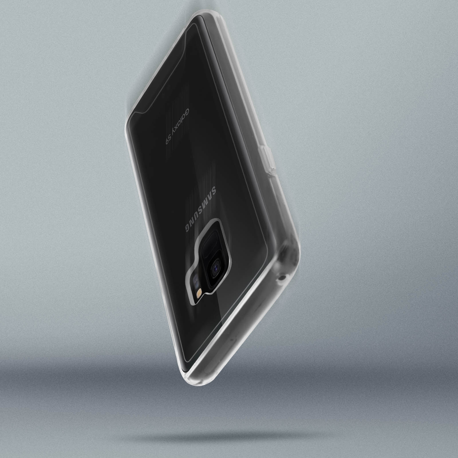 Custodia trasparente su smartphone nero. Sfondo grigio.