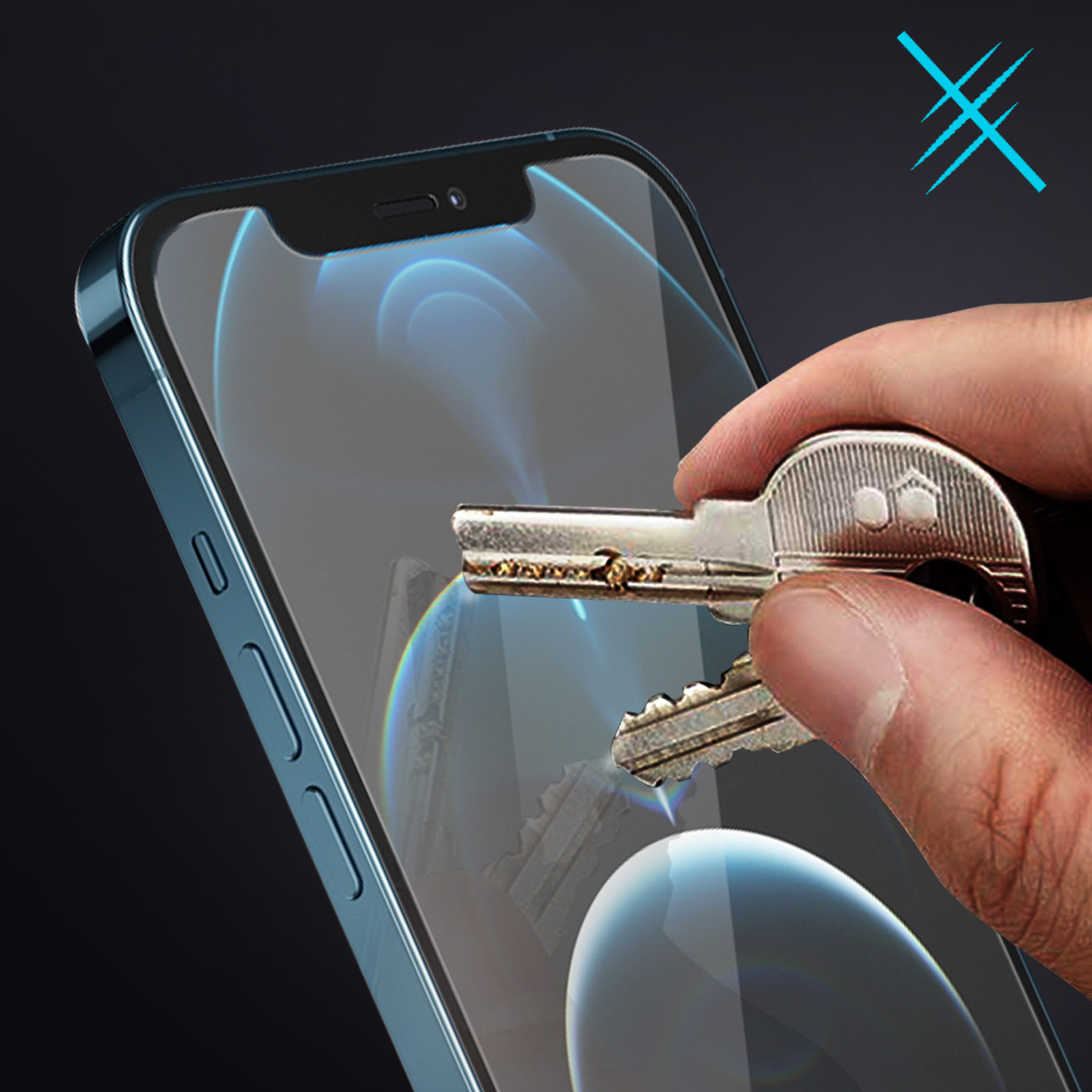 Una mano tiene delle chiavi sopra una protezione per lo schermo del telefono. Il telefono è blu. Una X turchese in alto a destra.