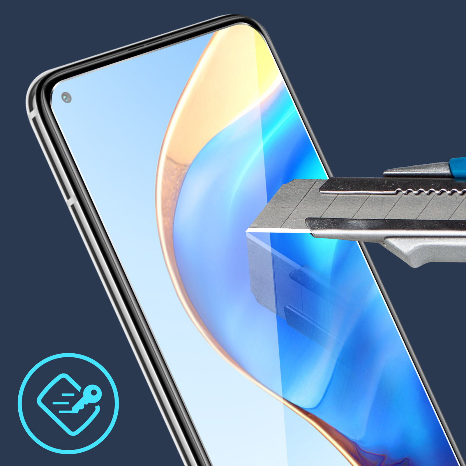 Smartphone con protezione schermo in fase di test con un taglierino. Sfondo blu e logo di sicurezza.