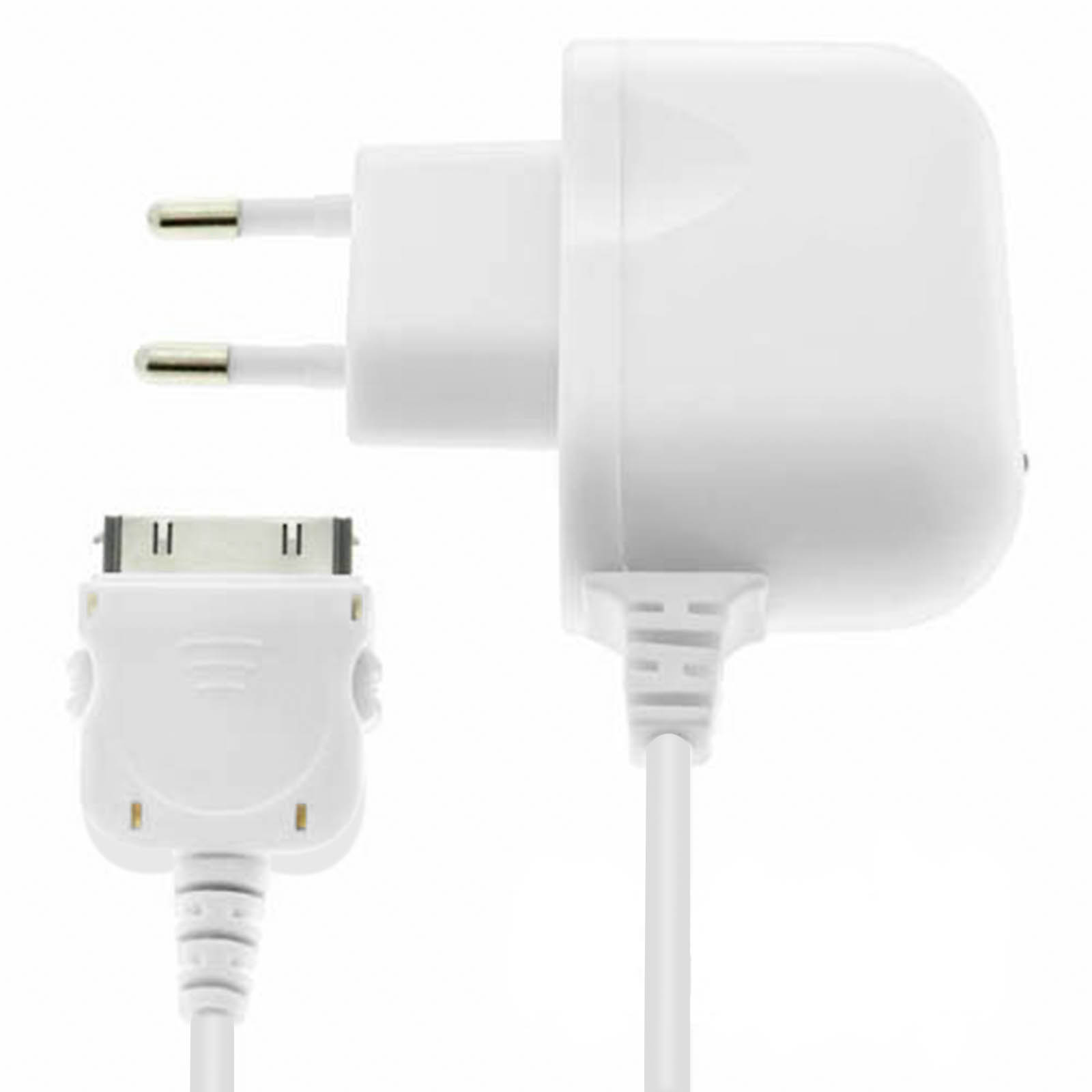 Weißes Ladegerät mit iPad-Anschluss und US-Stecker. Weißer Hintergrund.