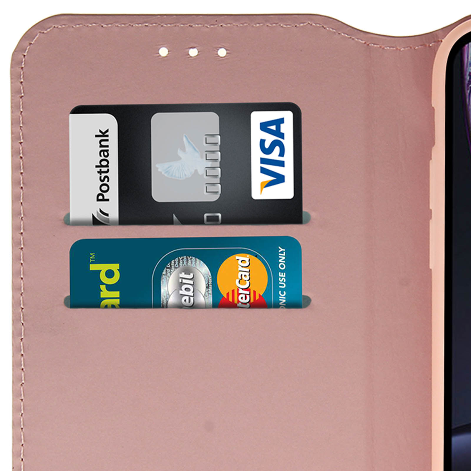 Custodia per telefono con due slot per carte contenenti carte bancarie.