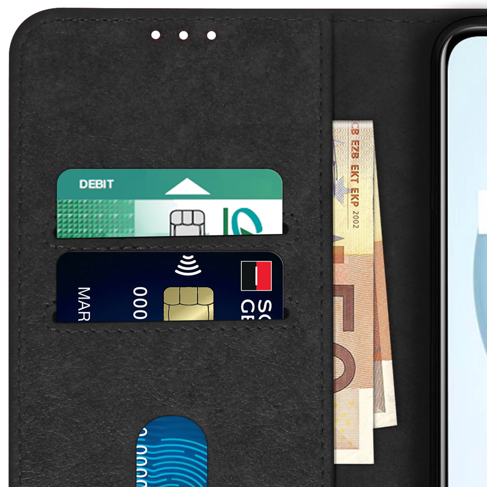 Custodia nera aperta con due carte e contanti. Tre fori visibili in alto.