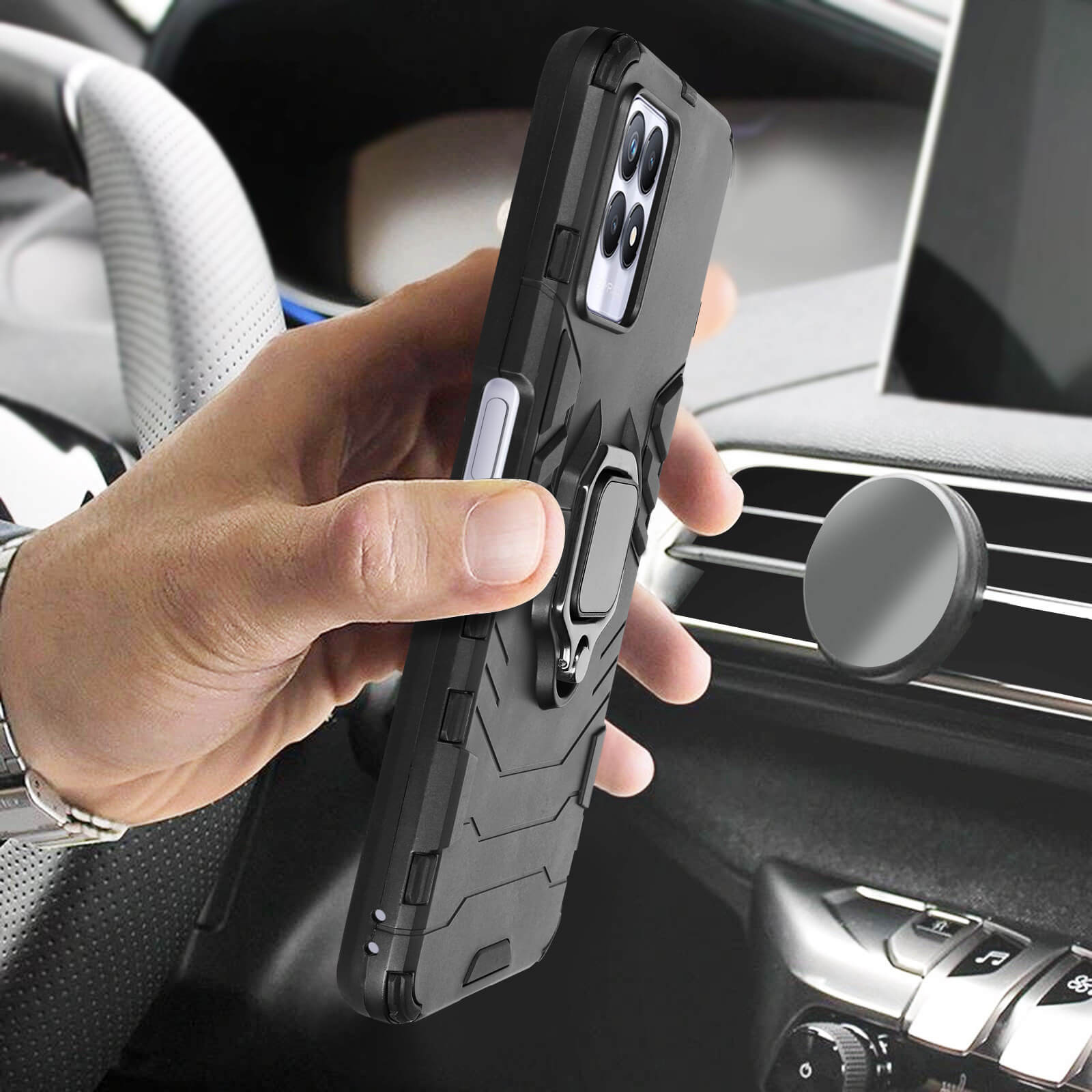 Custodia per telefono nera con anello portacellulare tenuta in una mano in auto. Un altro magnete è visibile.