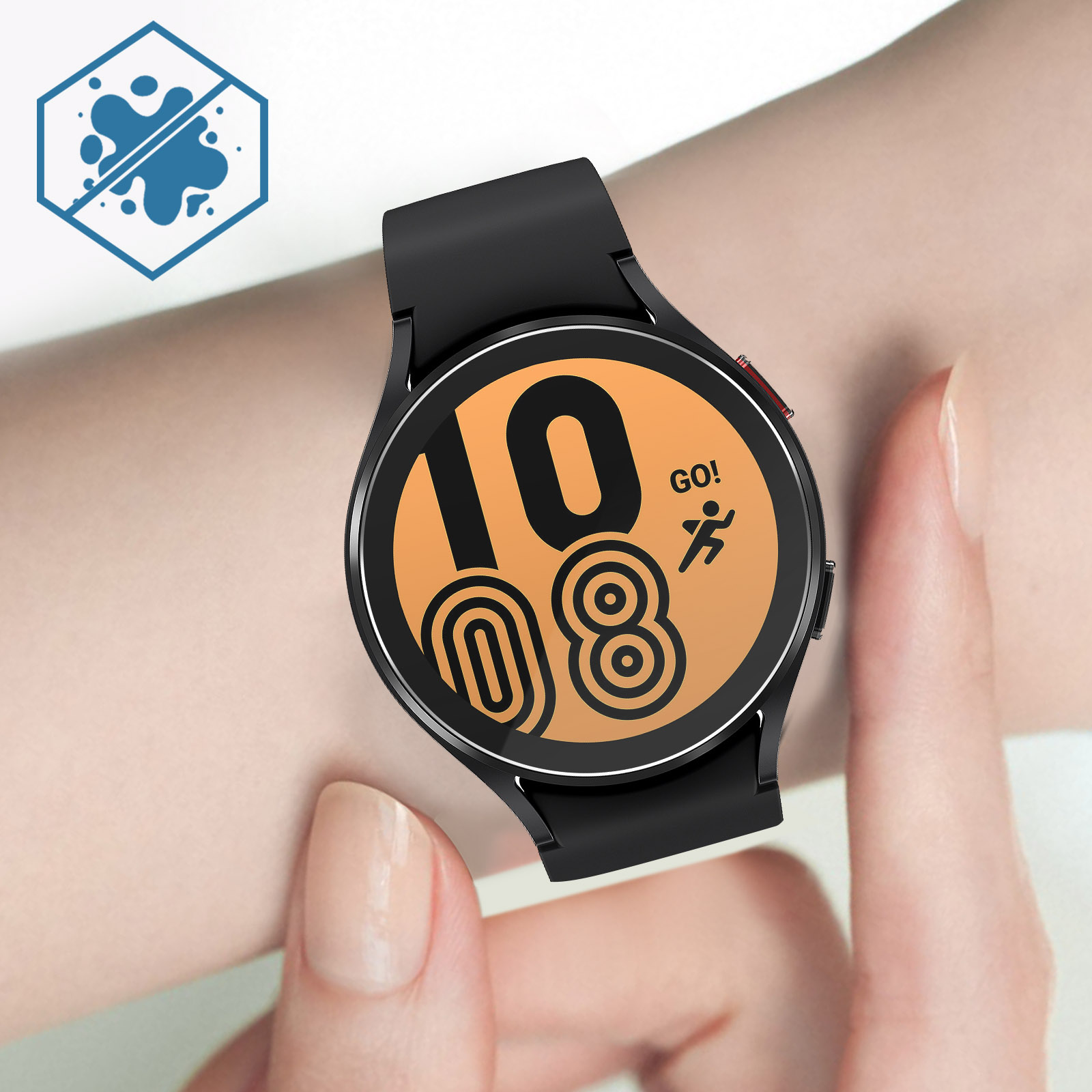 Smartwatch al polso. L'orologio mostra le 10:08. Icona spruzzo d'acqua.
