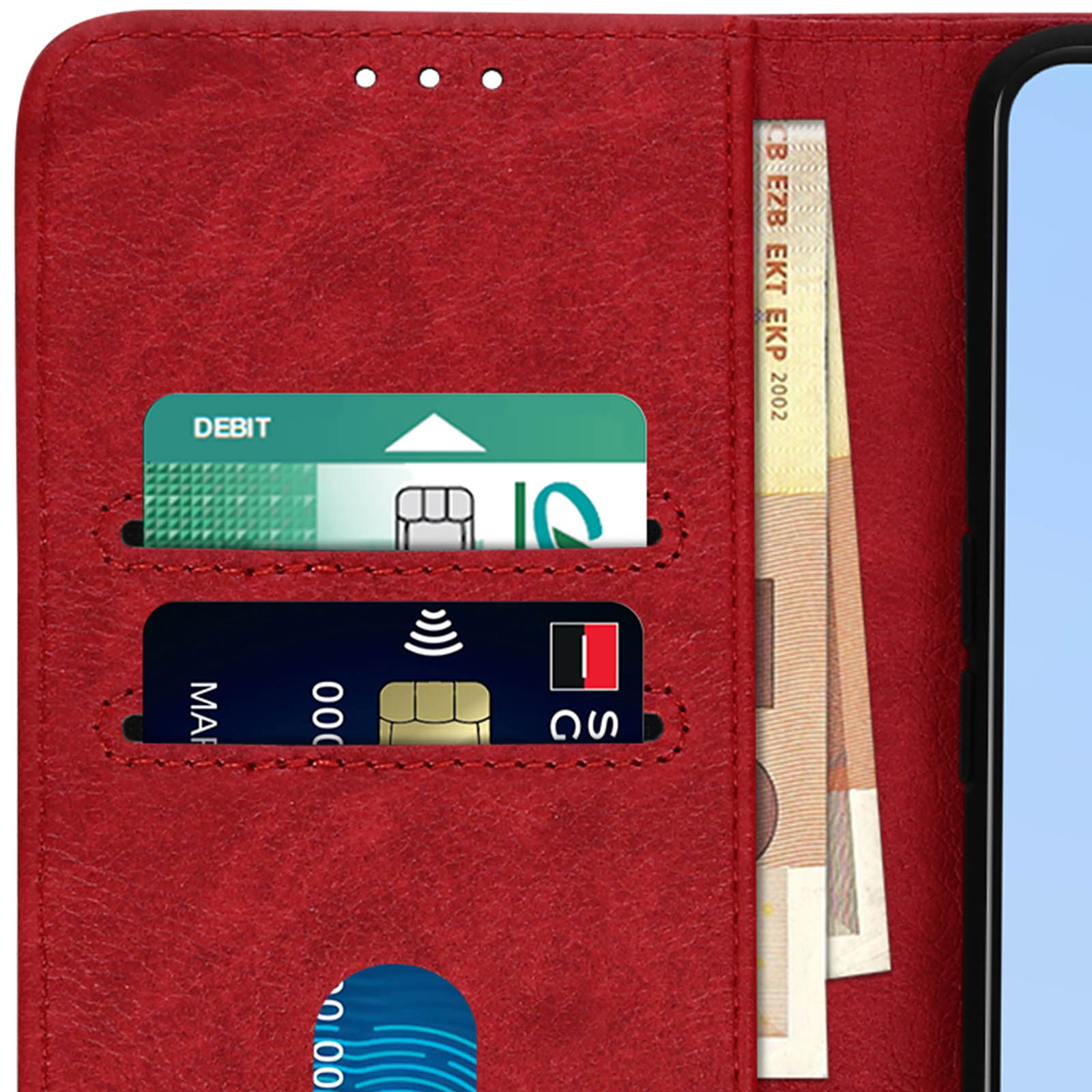 Étui de téléphone rouge avec fentes pour cartes contenant des cartes de débit, de crédit et de l'argent liquide. Le téléphone n'est pas visible.
