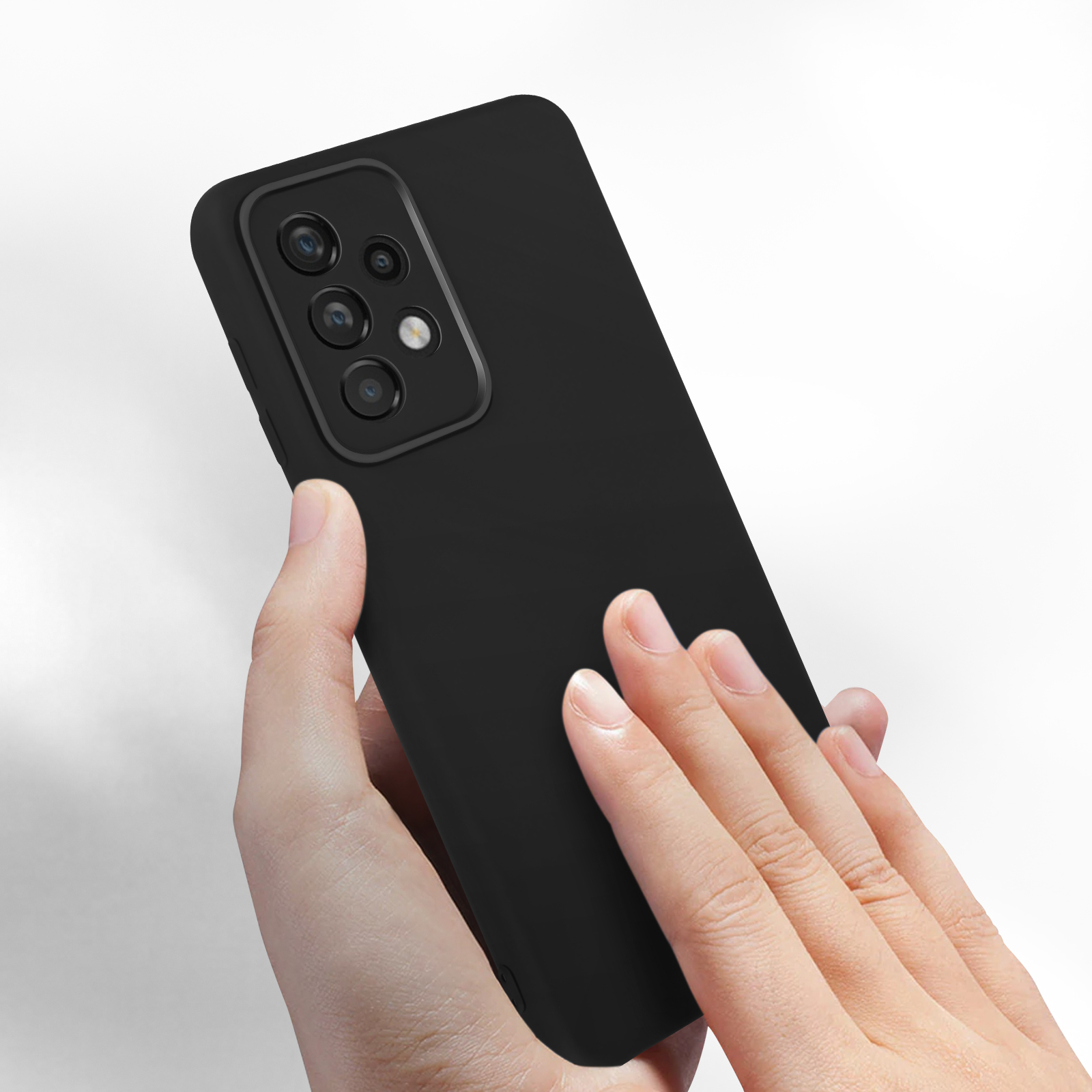 Custodia nera per telefono tenuta da una mano. Obiettivi multipli visibili.