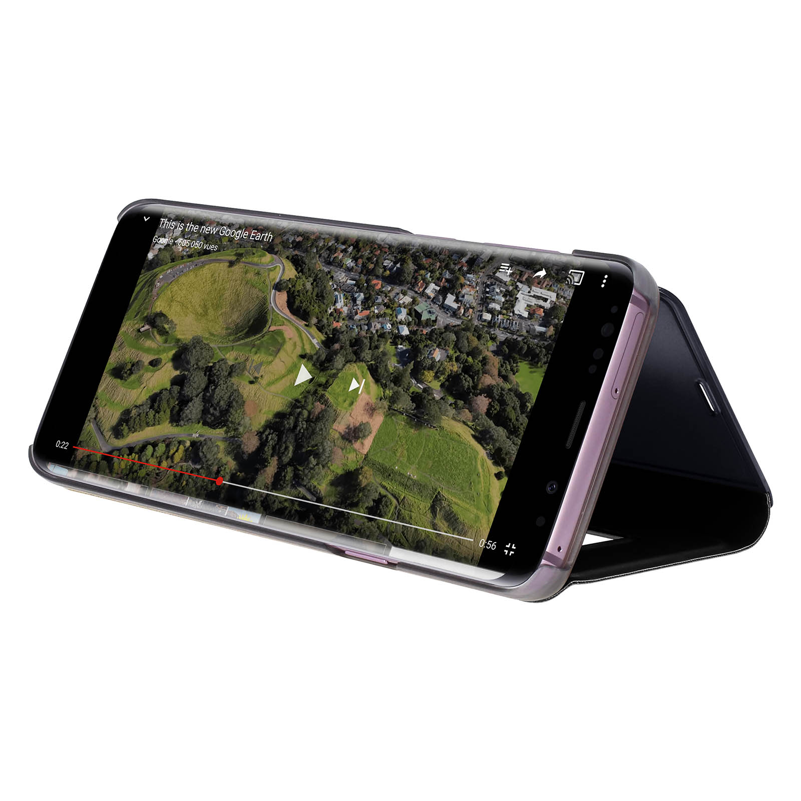Smartphone in una custodia che mostra un video di mappa, in posizione inclinata.