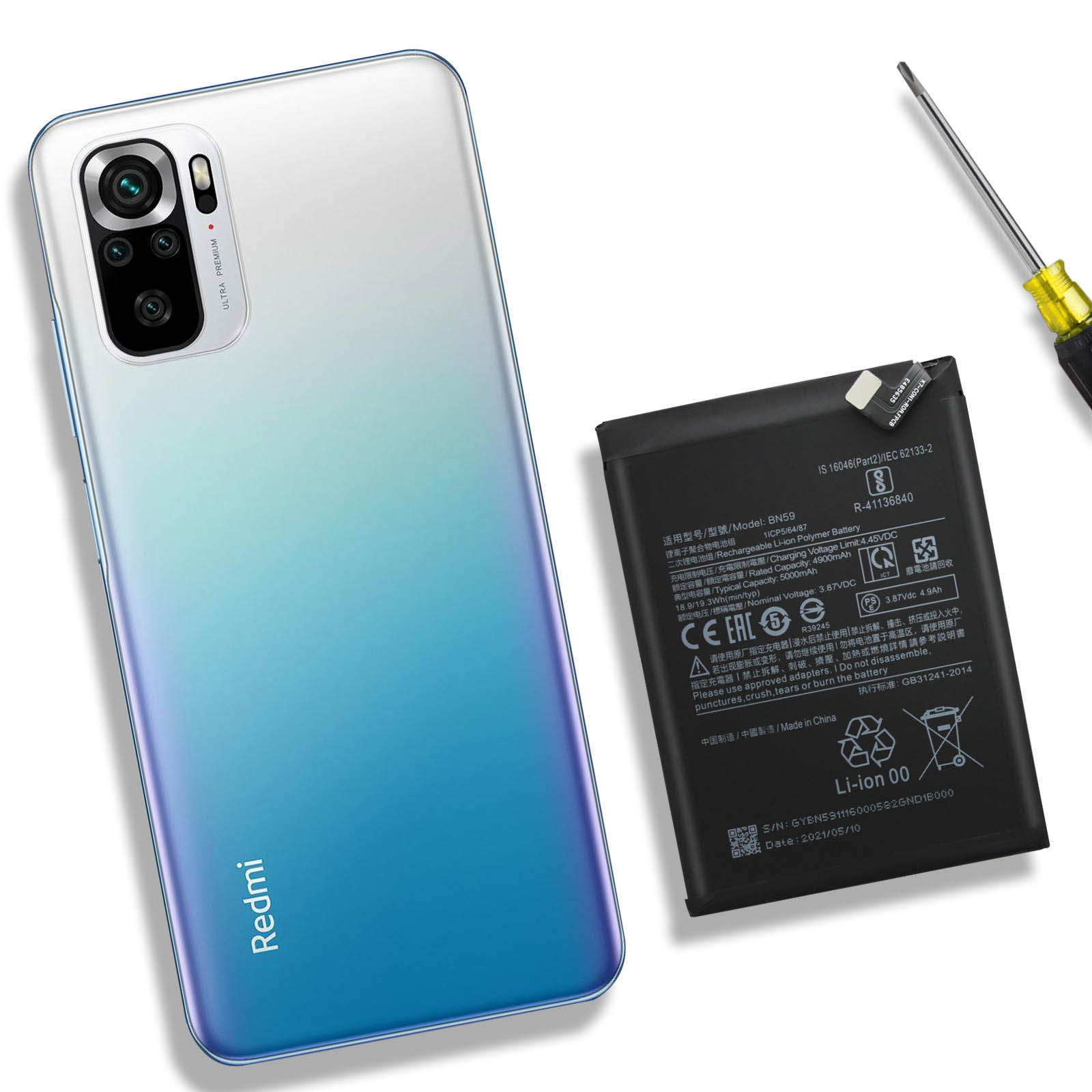 Teléfono y batería sobre superficie blanca. Teléfono con degradado azul. Batería con especificaciones.
