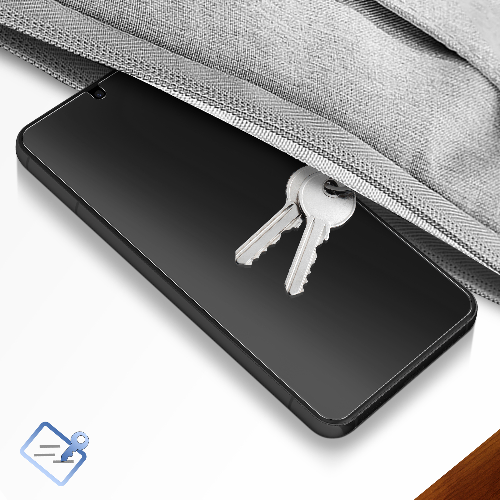 Ein Telefon mit Schlüsseln befindet sich in einer Tasche. Ein weißer Hintergrund ist vorhanden.