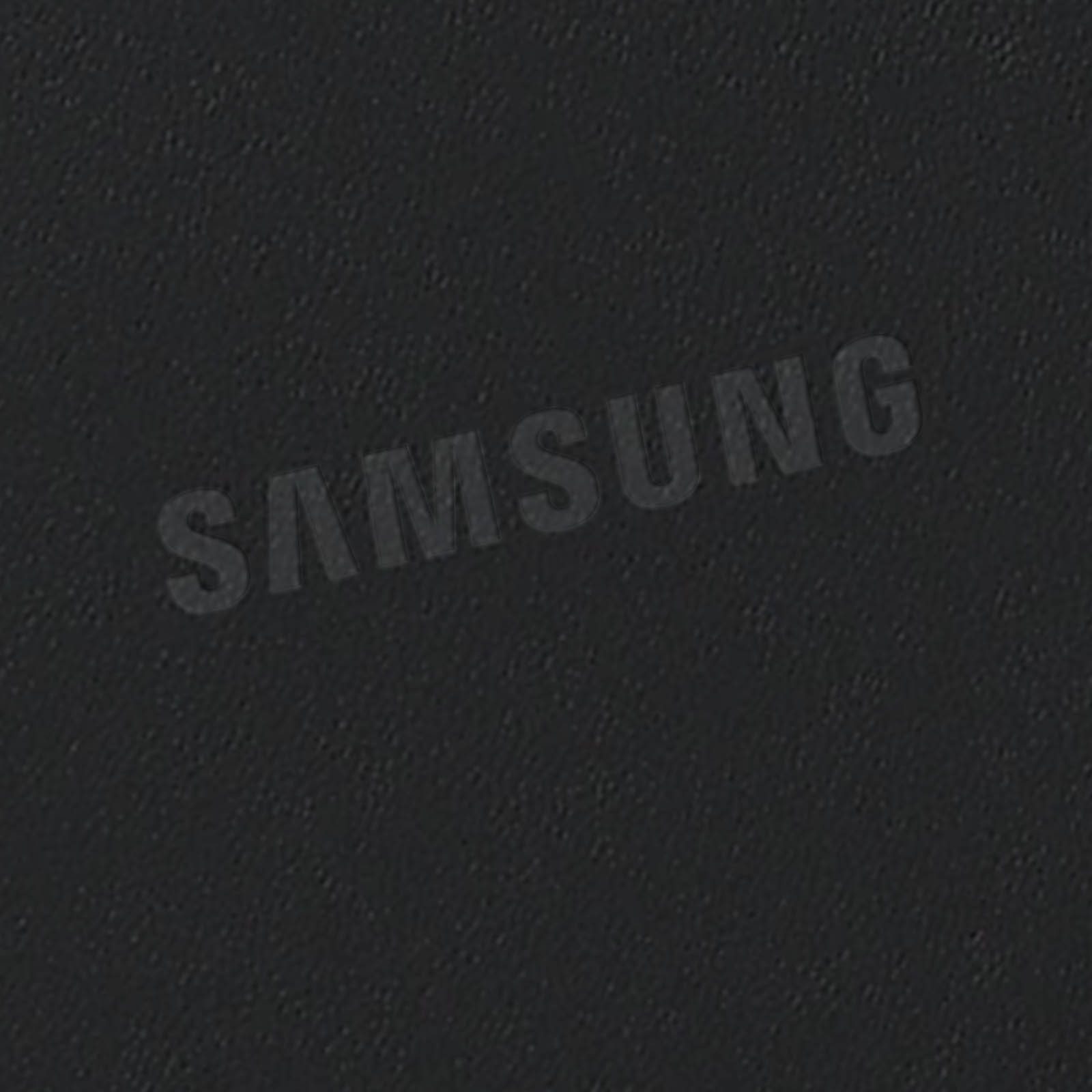 Primo piano di una superficie nera strutturata con il logo Samsung.