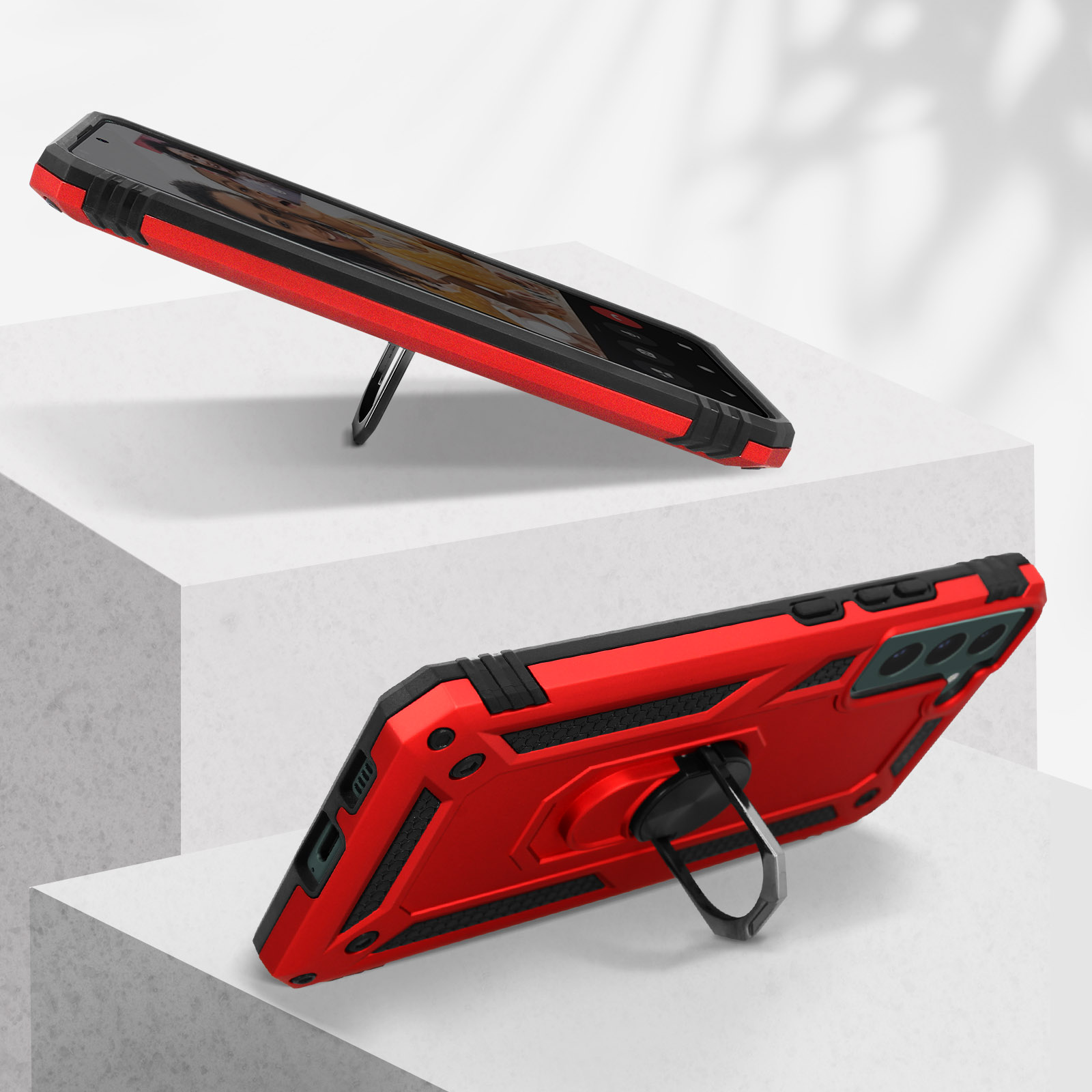 Twee afbeeldingen van een rode telefoonhoes met een ringstandaard. De telefoonhoes staat op een wit oppervlak.