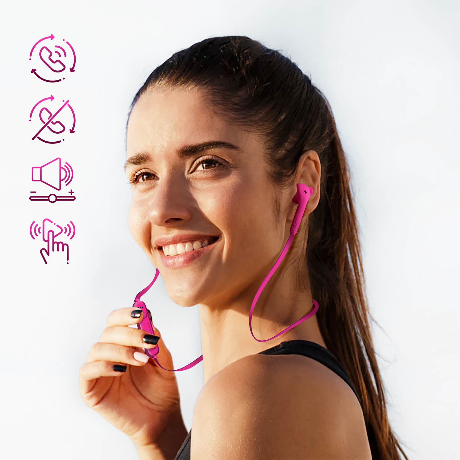 Donna con auricolari rosa, sorridente, con icone che indicano le funzioni di chiamata.