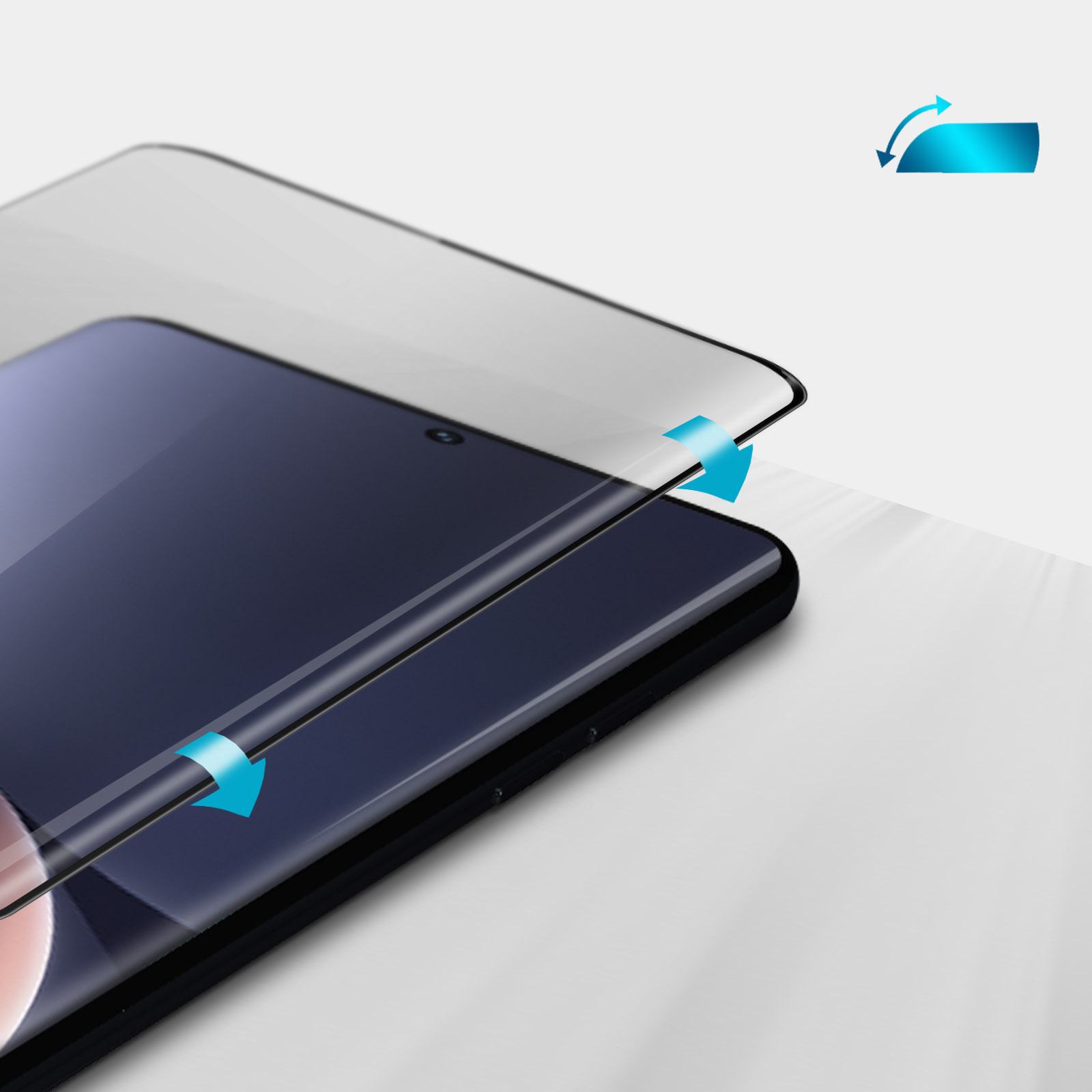 Telefono con protezione schermo in fase di applicazione. Frecce blu indicano la direzione. Sfondo bianco.