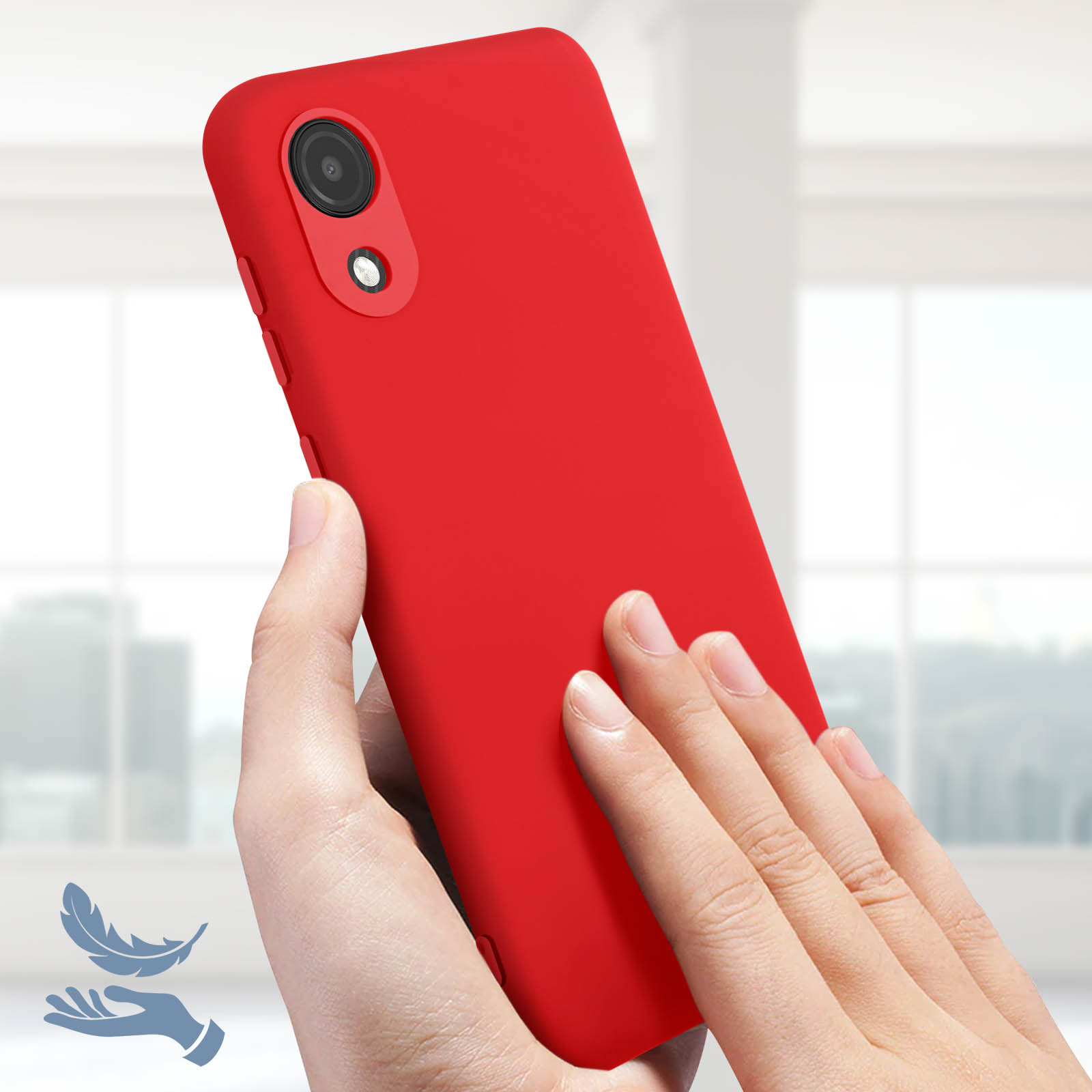 Main tenant une coque de téléphone rouge. Une icône bleu clair est en bas à gauche.