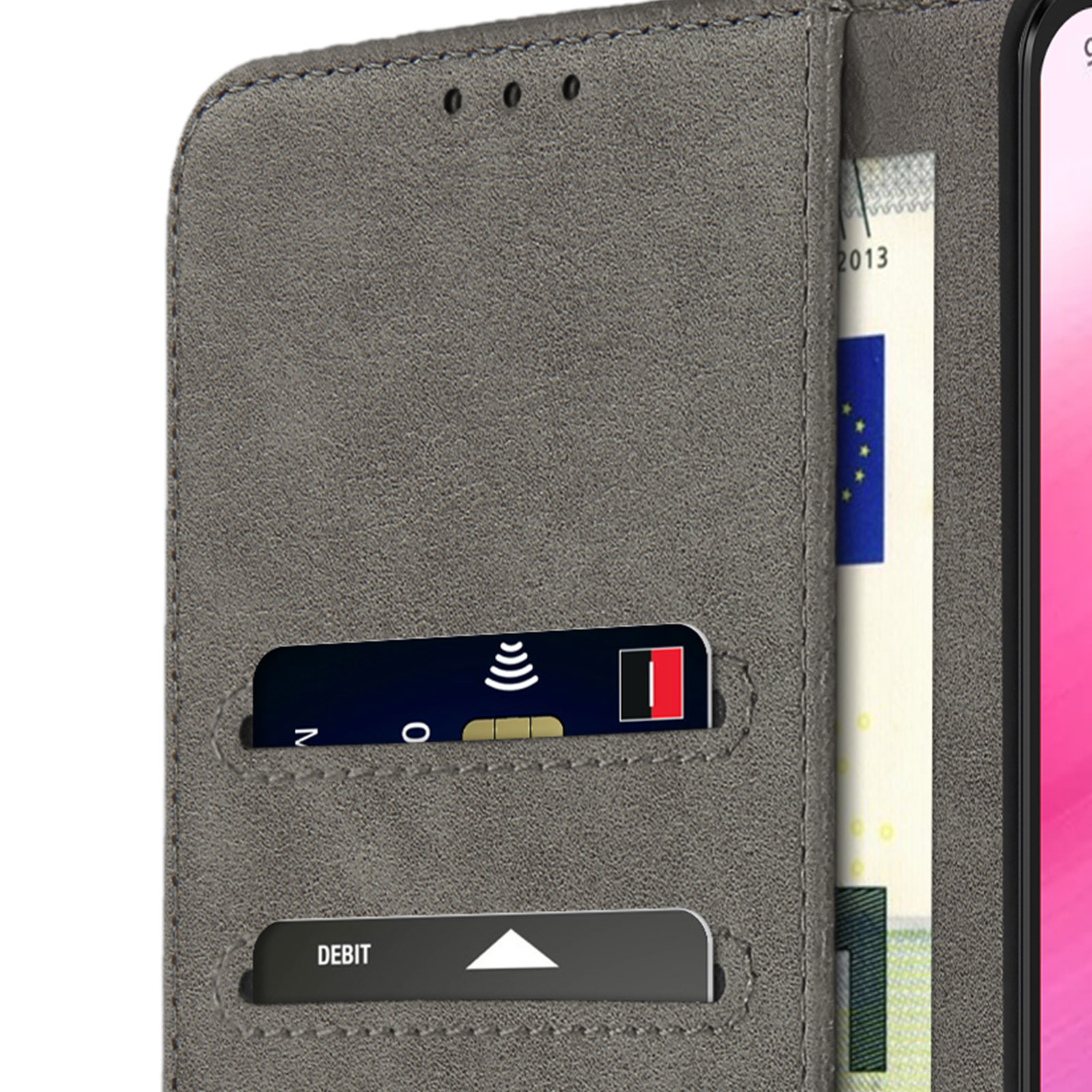 Étui de téléphone gris avec une carte de débit et un billet. L'étui est ouvert.