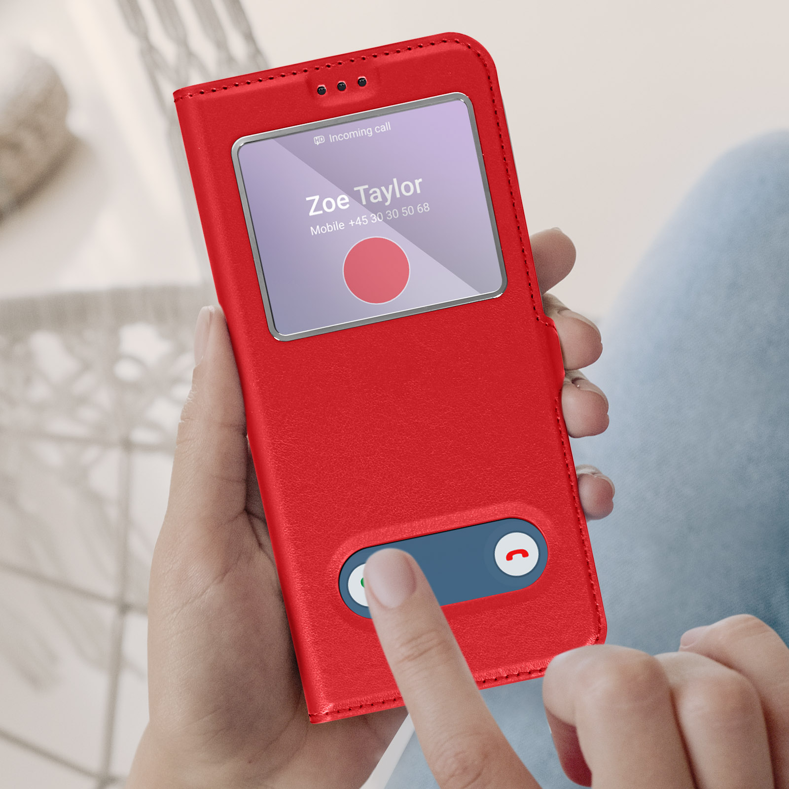 Étui de téléphone rouge avec écran affichant un appel entrant de Zoe Taylor, avec boutons d'acceptation/refus.