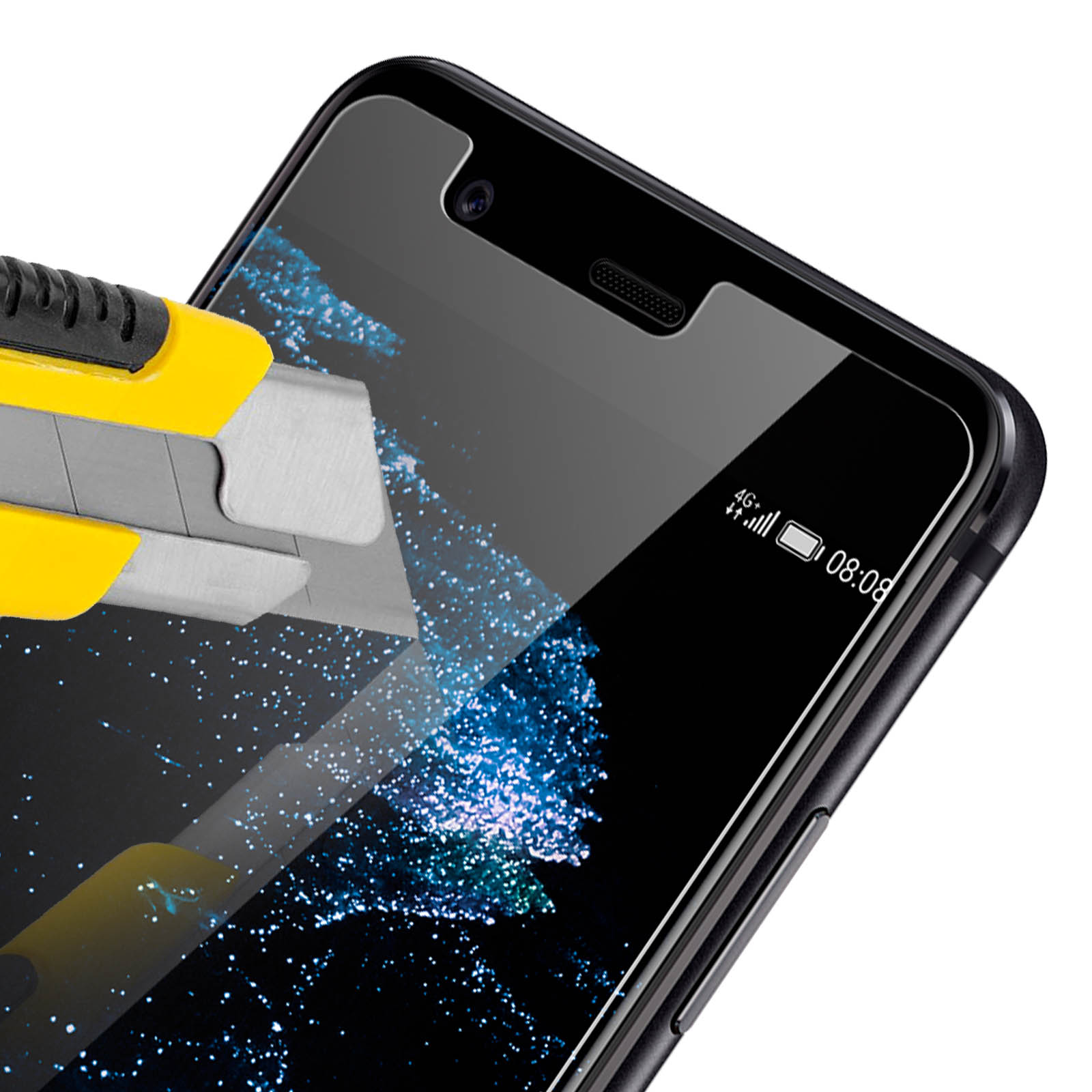 Un taglierino affilato taglia una protezione per lo schermo su un telefono, mostrando ora e segnale.