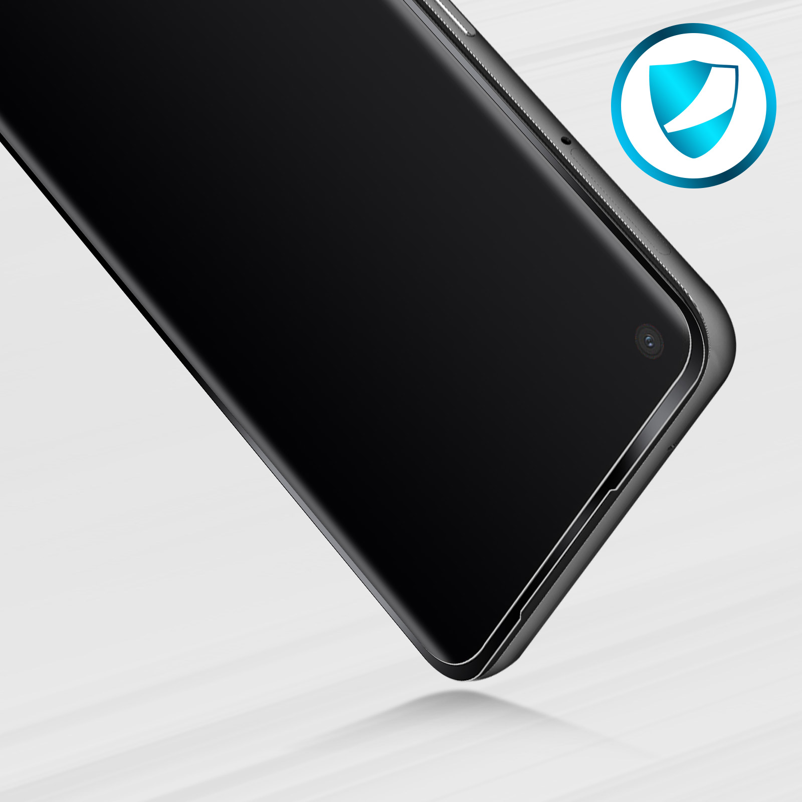 Uno schermo nero di smartphone con una fotocamera è angolato verso lo spettatore. Un'icona di scudo blu è sullo sfondo.