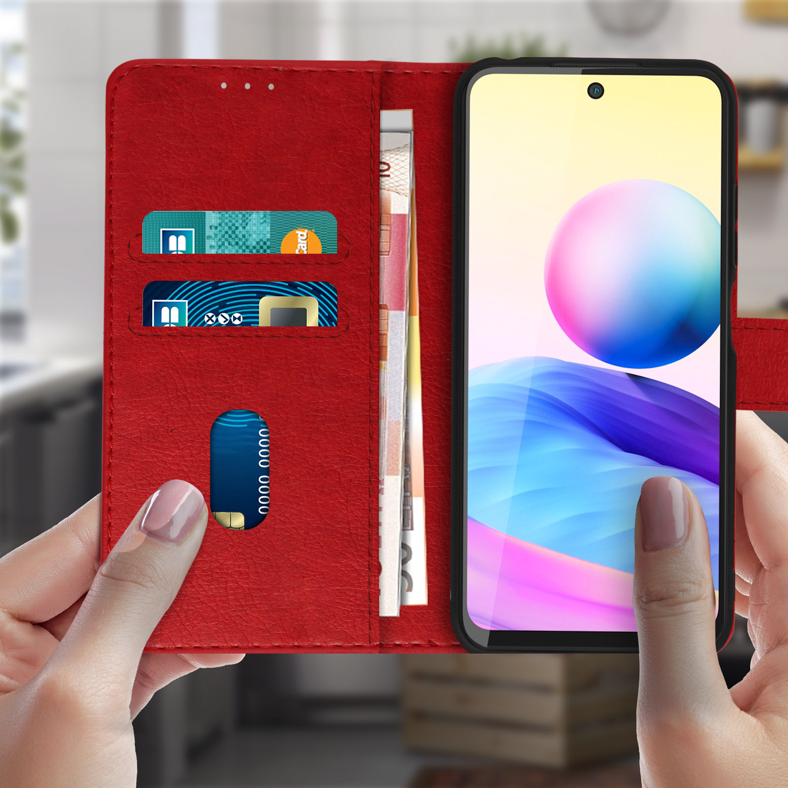 Custodia per telefono rossa a portafoglio aperta con carte di credito e contanti, telefono che mostra grafiche colorate.