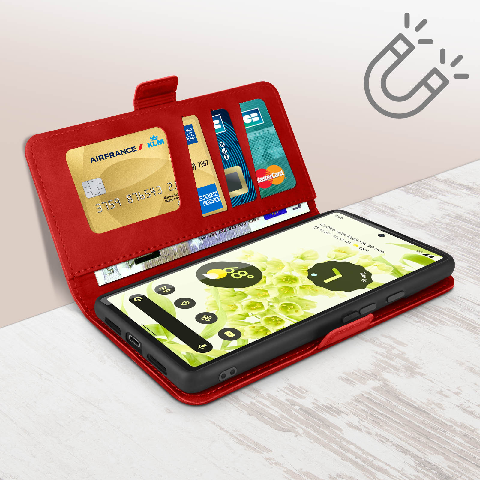 Rode telefoonhoes open, met kaarten en contant geld zichtbaar. Telefoon toont een weer-app.