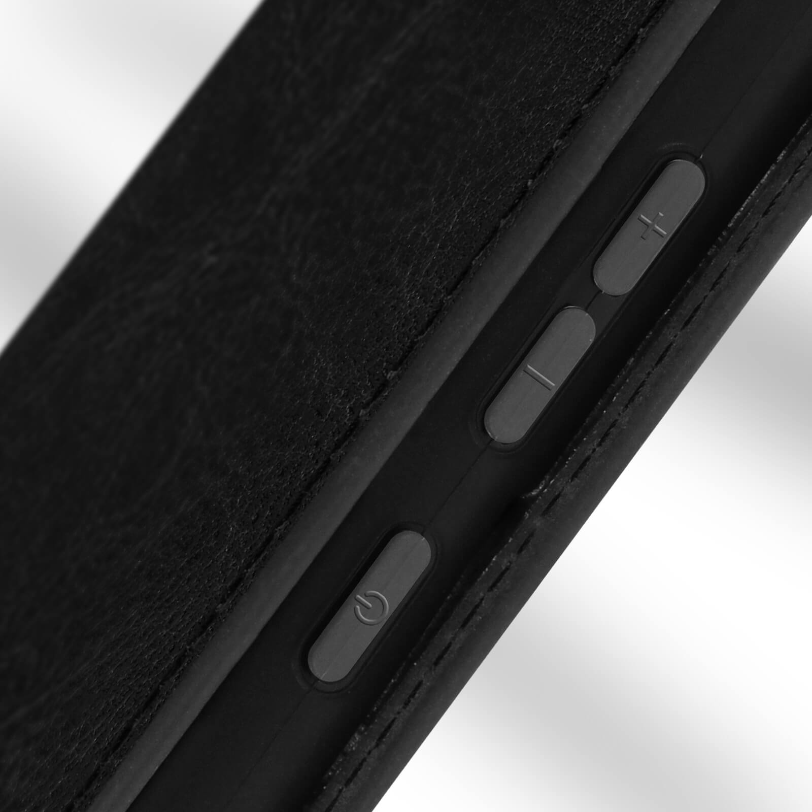 Primo piano di una custodia nera per telefono con bottoni e texture similpelle.