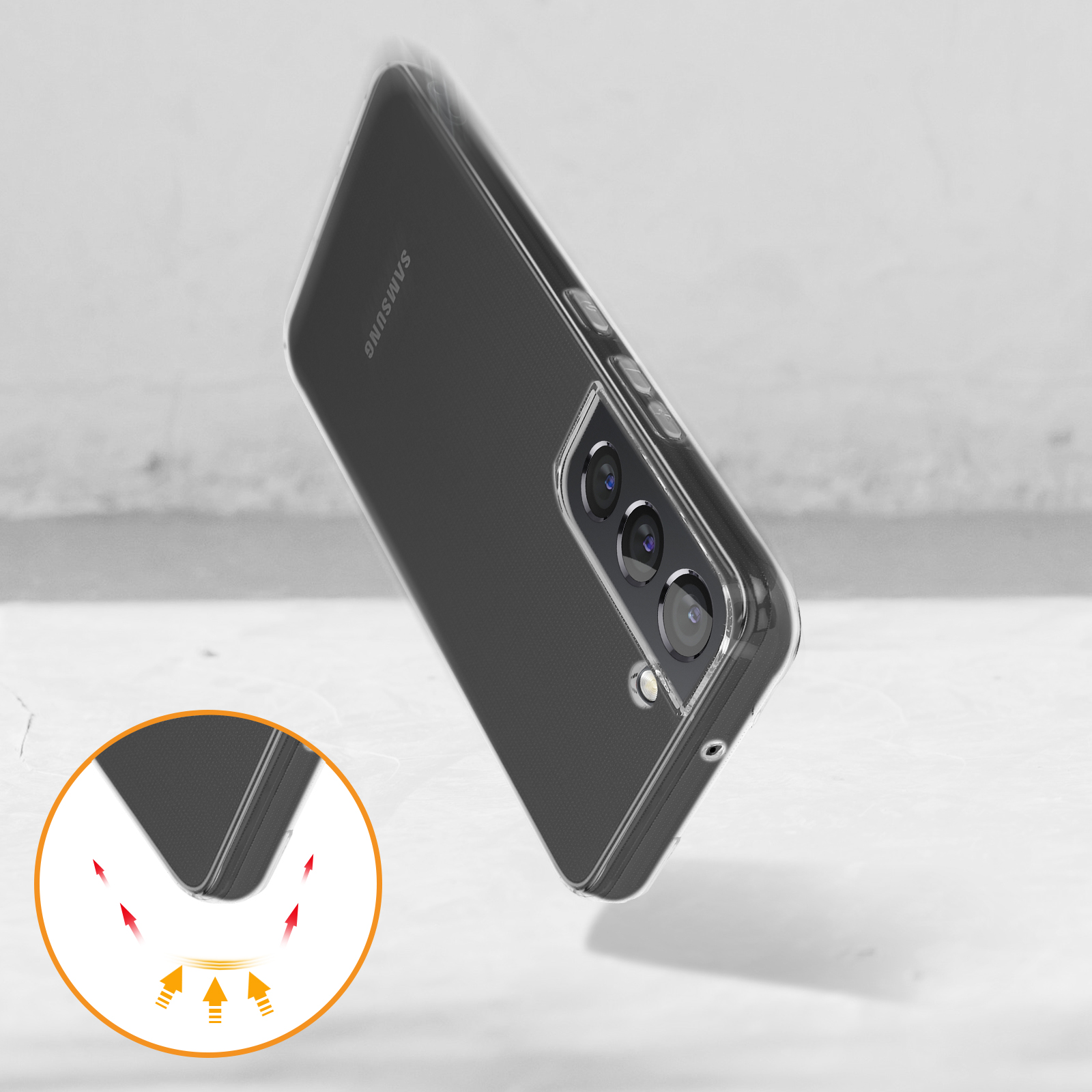 Una custodia trasparente per telefono su un telefono. Il telefono è leggermente inclinato. Lo sfondo è sfocato.