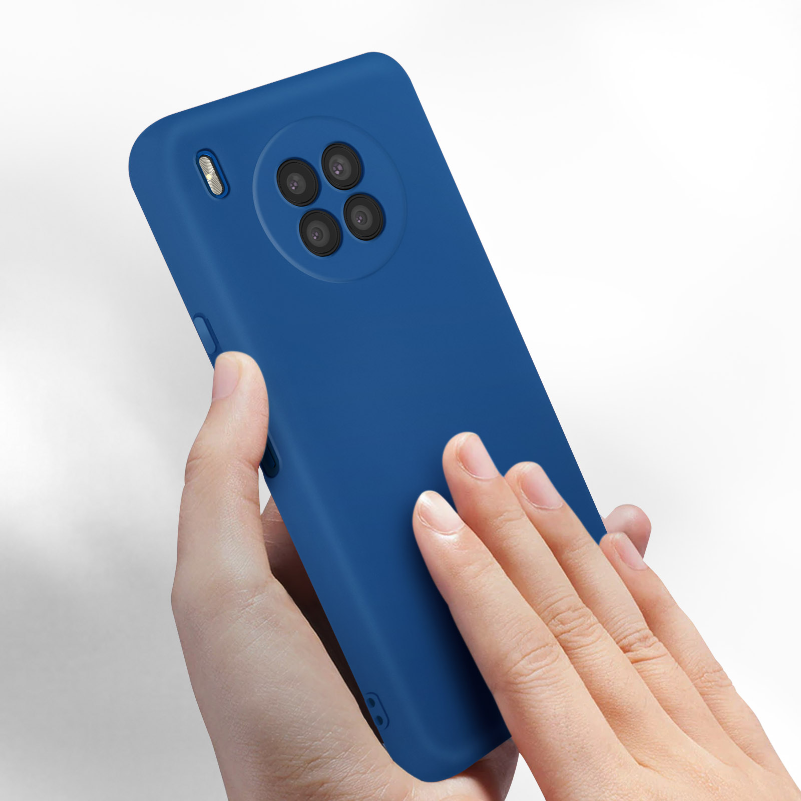 Een blauwe telefoonhoes in een hand. De hoes heeft vier camera gaten.