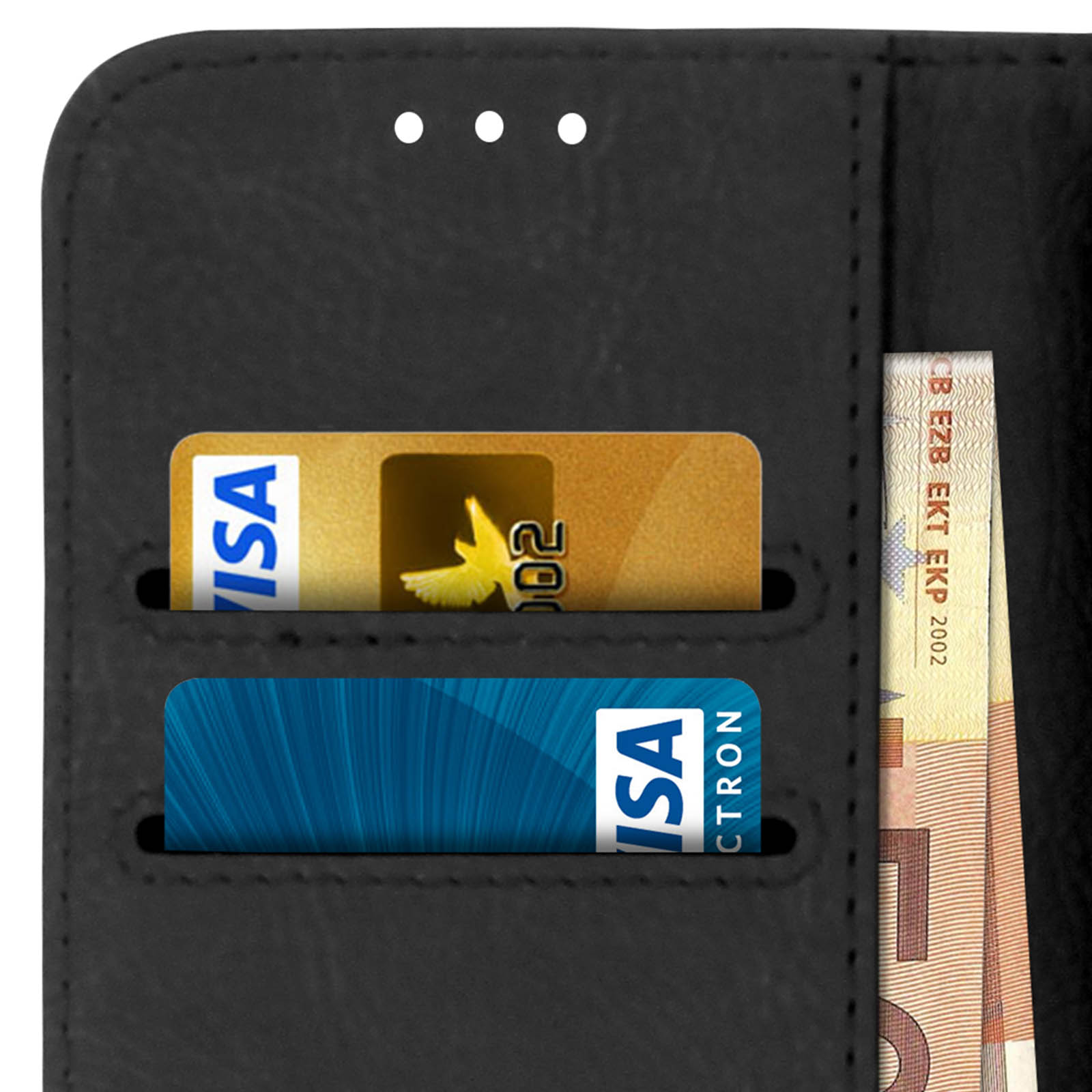 Una custodia nera per telefono aperta. Ci sono carte di credito e denaro all'interno. La custodia è su un tavolo.