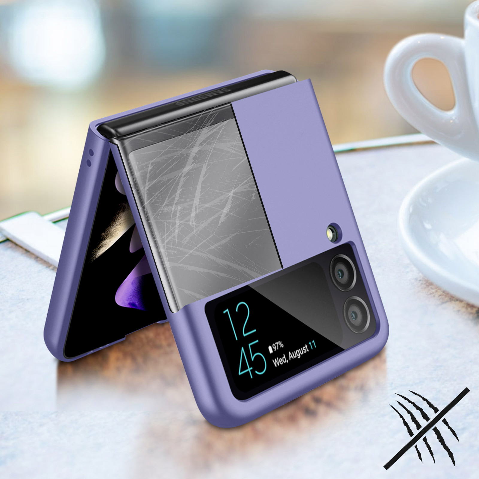 Custodia per telefono viola su un telefono pieghevole, ora visualizzata sullo schermo.