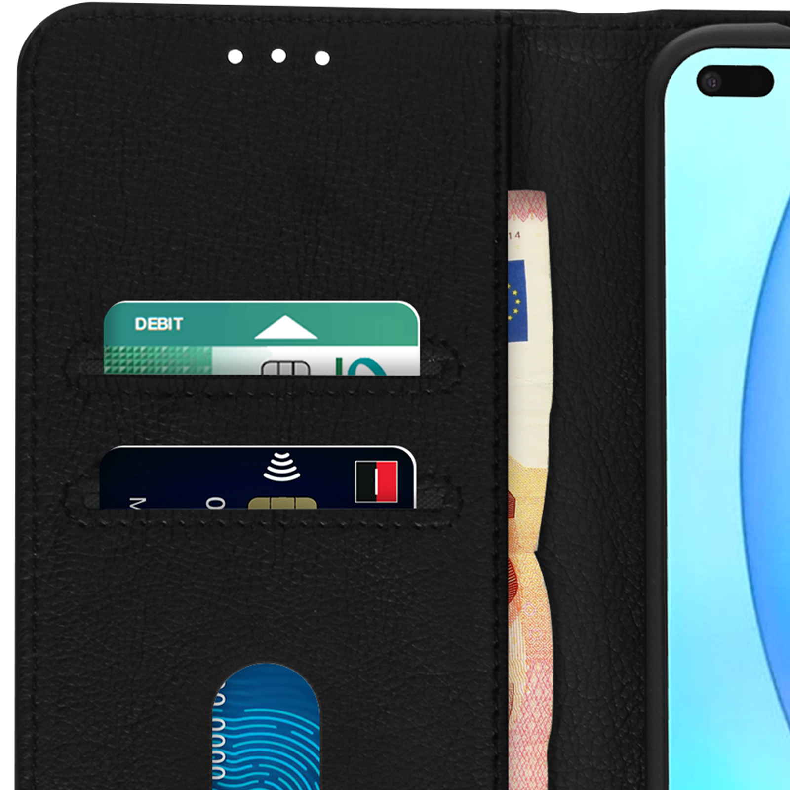 Zwarte telefoonhoes met creditcards en eurobiljetten, gedeeltelijk bedekkend.