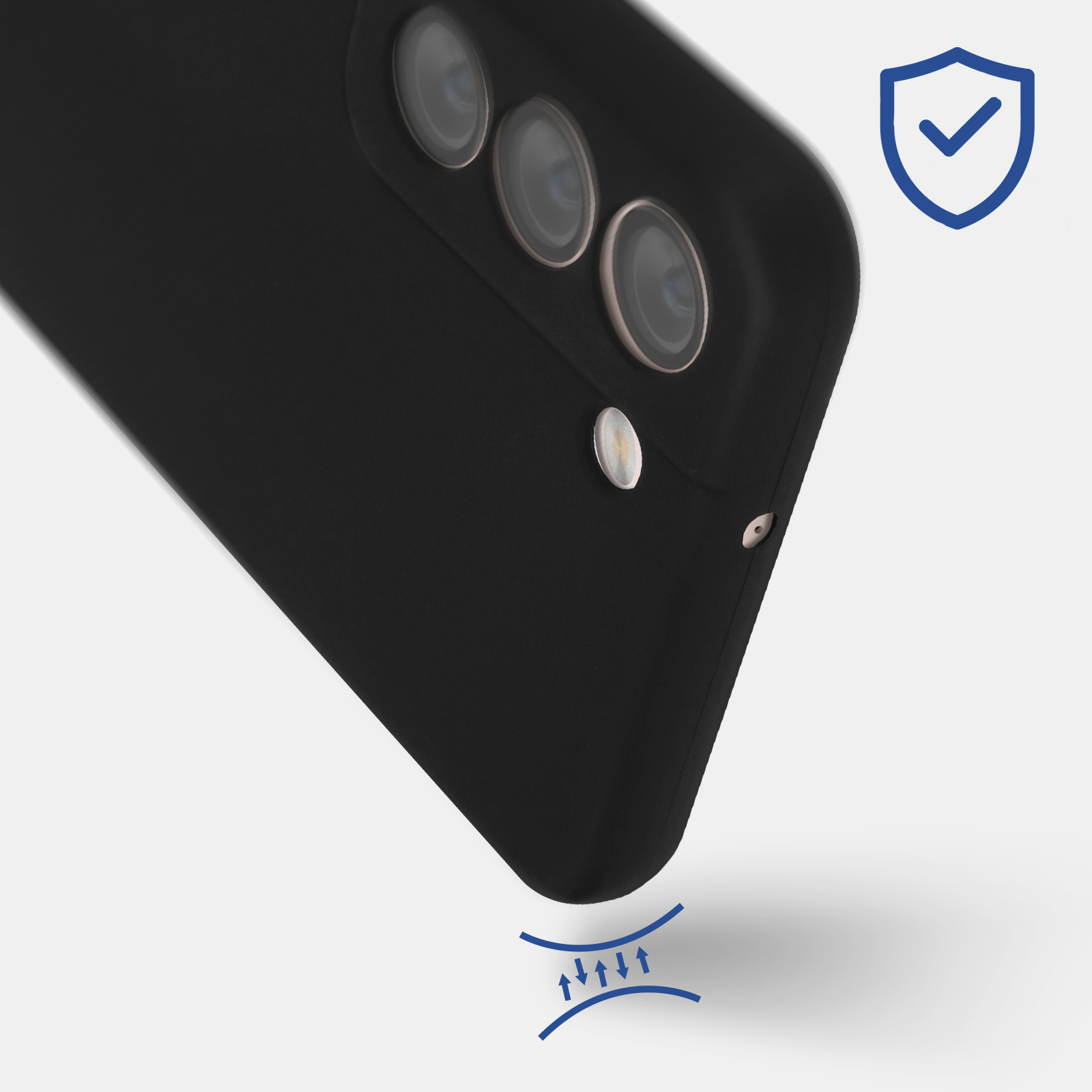 Primo piano di una custodia per telefono nera che mostra la fotocamera. Frecce e icona scudo. Sfondo bianco.