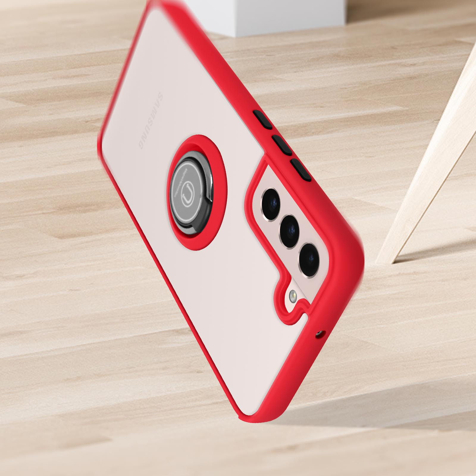 Coque de téléphone rouge avec anneau. Dos blanc du téléphone. Fond en bois.