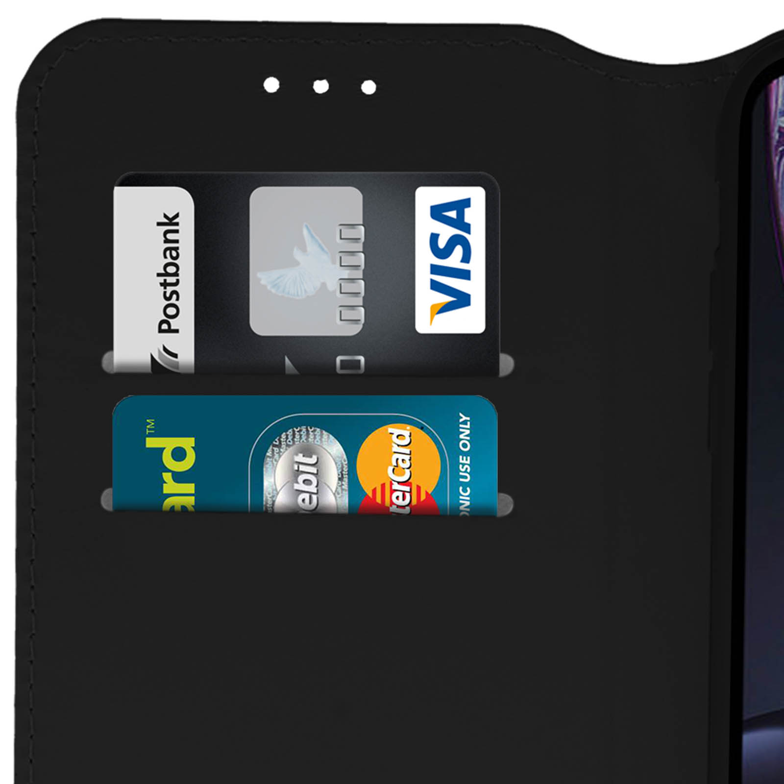 All'interno di una custodia nera per telefono, ci sono due fessure per carte che contengono carte di credito.