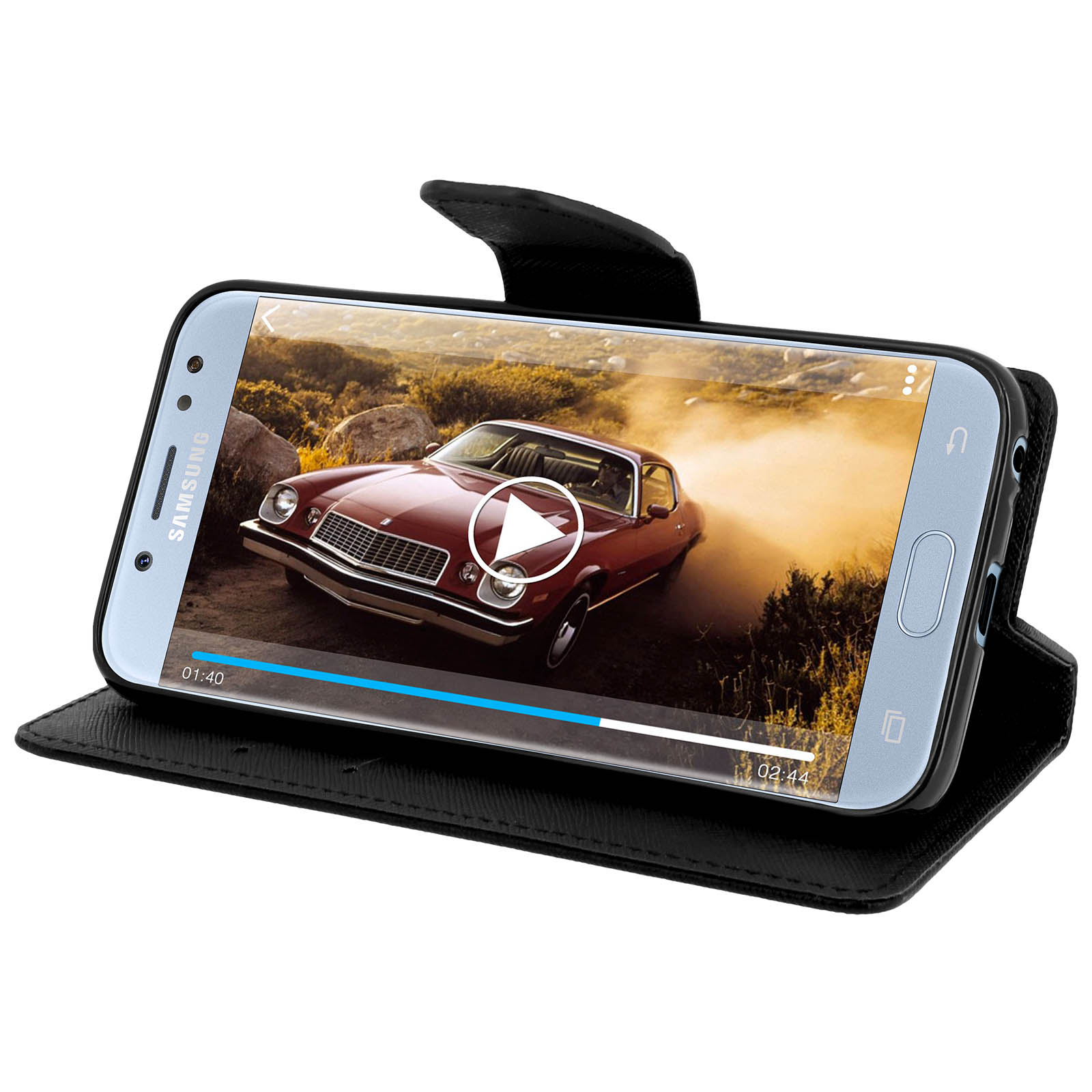 Telefono in una custodia in pelle nera, che mostra un video di corse automobilistiche. Lo schermo mostra il video.