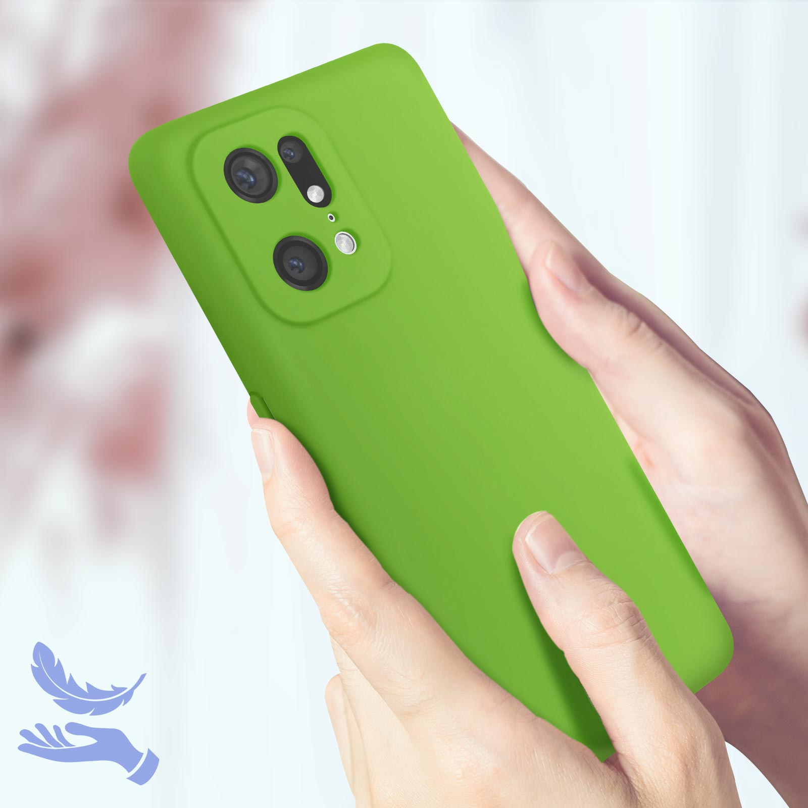 Mani che tengono una custodia verde per telefono. Telefono con fotocamere visibili. Sfondo sfocato.