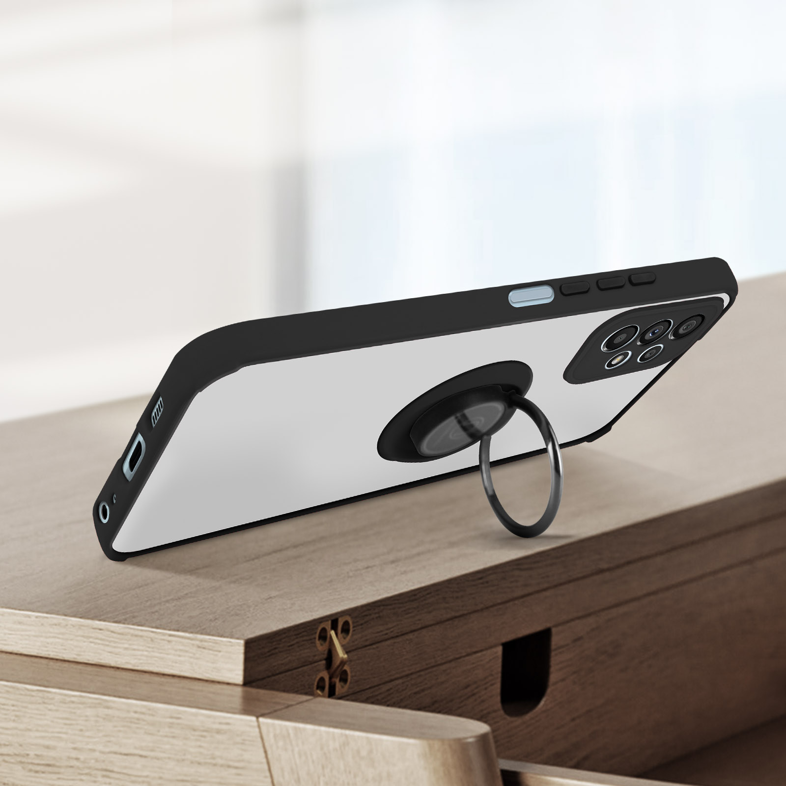 Coque de téléphone blanche avec un support de bague. Support de bague noir et bords noirs.
