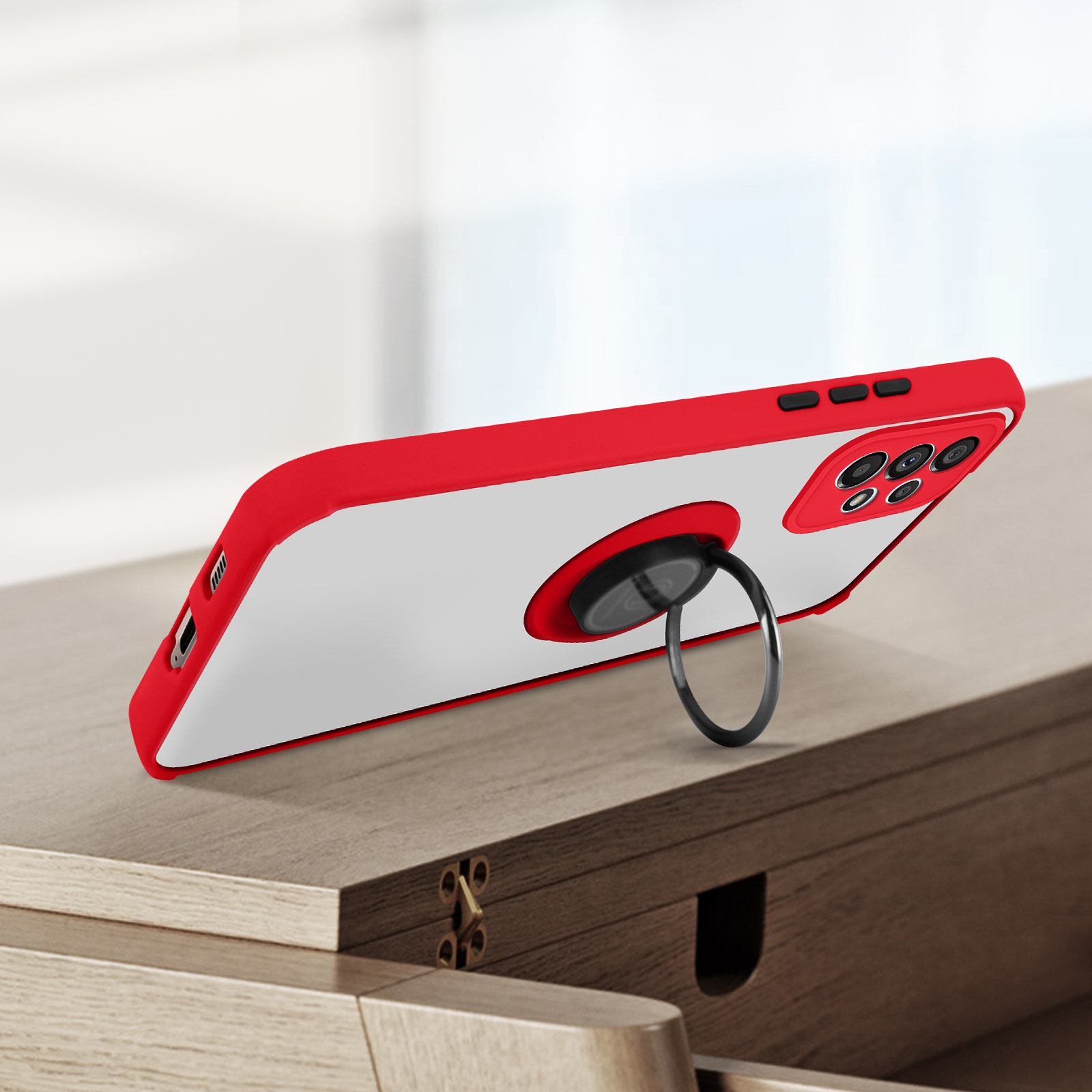 Rode en witte telefoonhoes met ringhouder. De hoes ligt op een houten oppervlak.