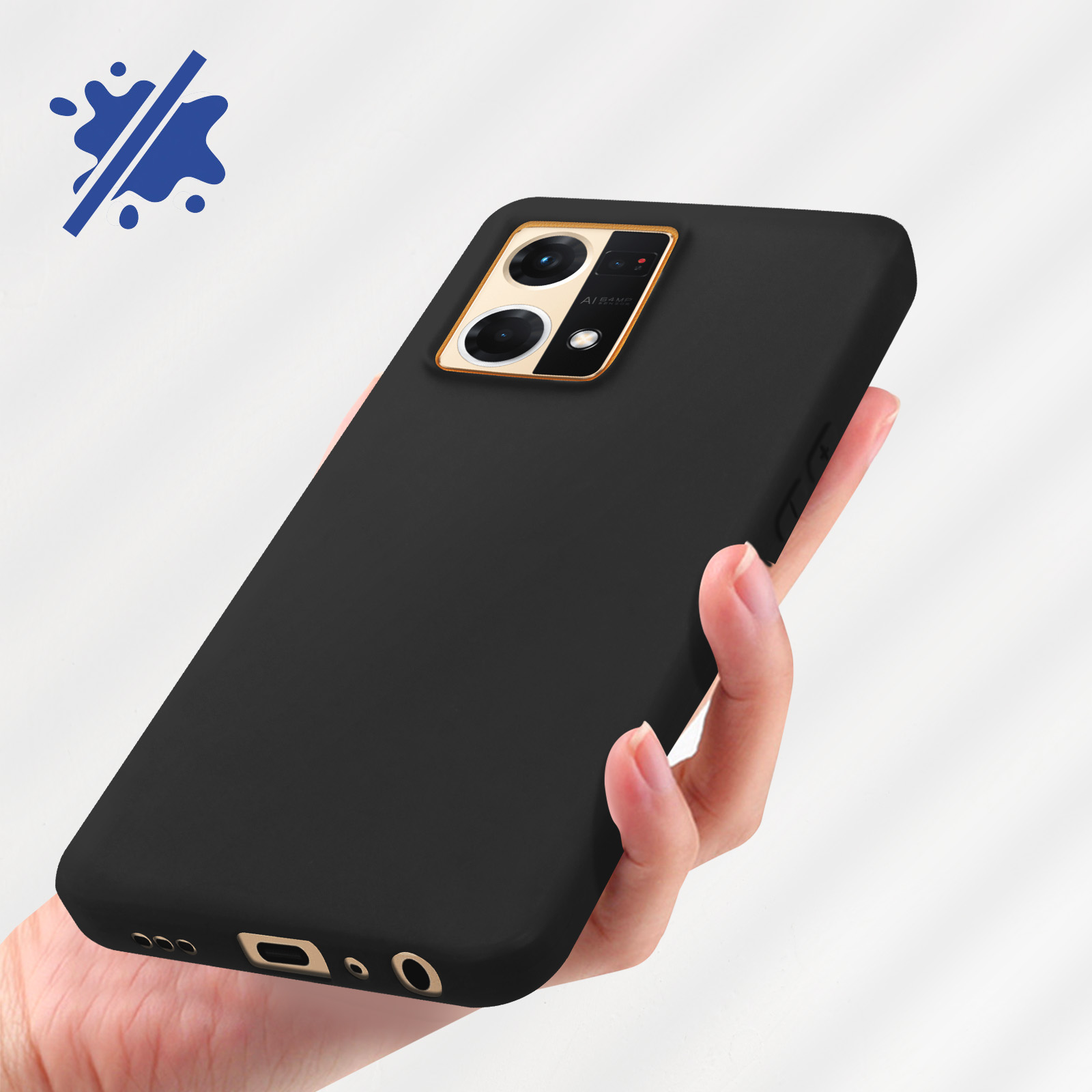 Telefono nero tenuto in mano. Custodia nera. Sfondo bianco con macchia blu.