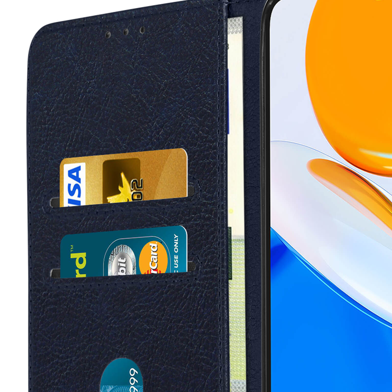 Un étui de téléphone avec des cartes de crédit à l'intérieur. L'étui est bleu foncé avec des fentes pour cartes. Les cartes sont visibles.