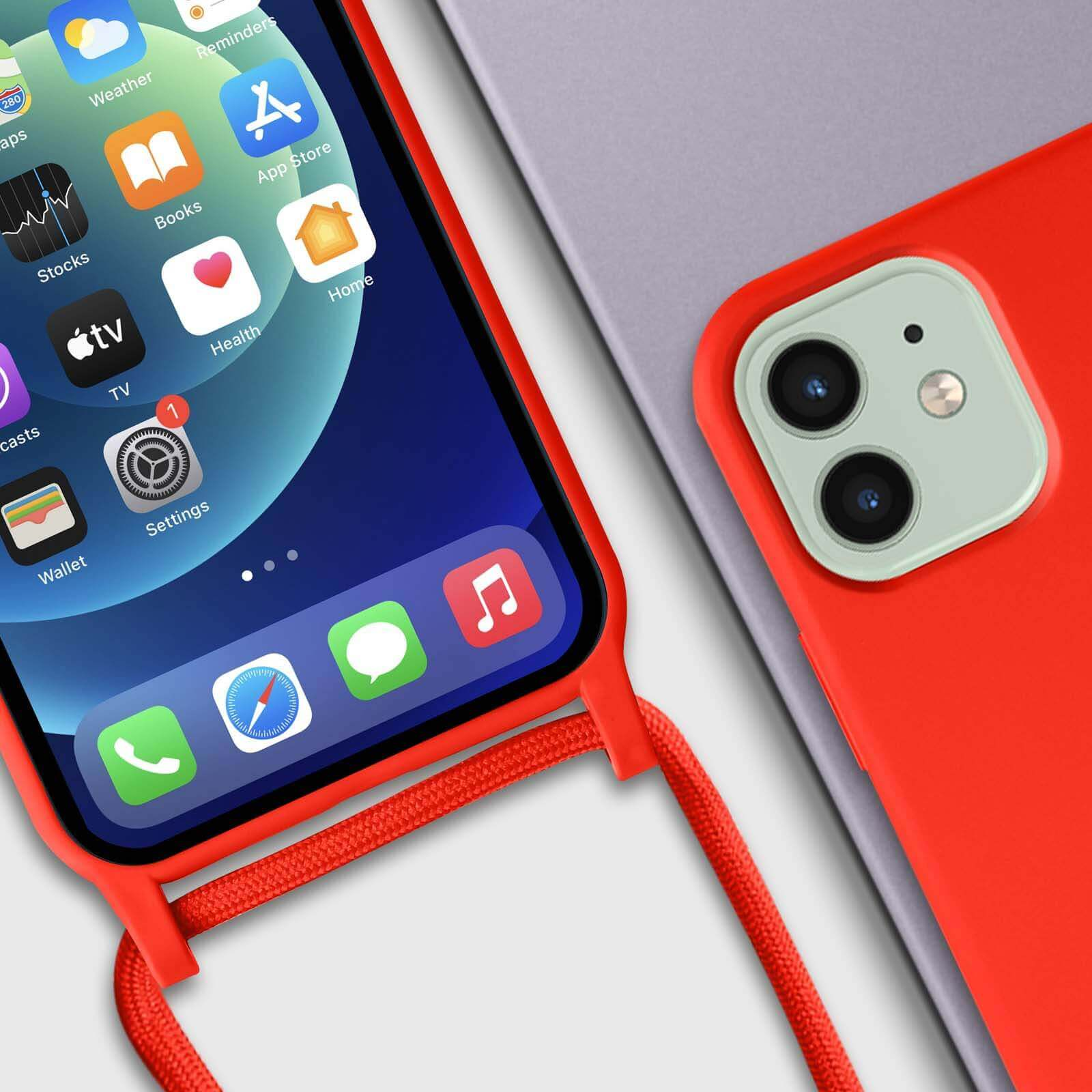 Nahaufnahme des Telefons mit Apps auf dem Bildschirm, neben einer roten Handyhülle mit rotem Kabel.